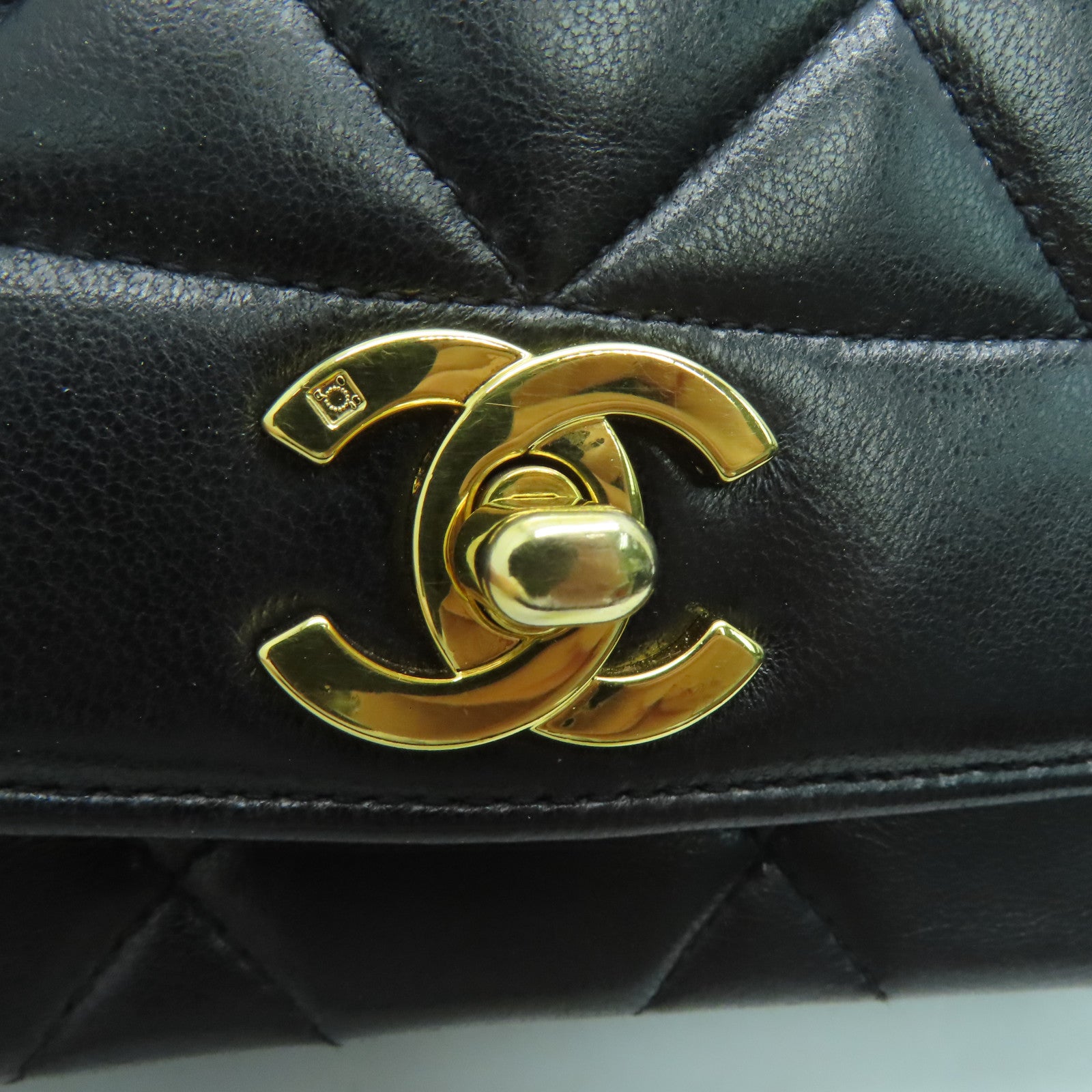 CHANEL 菱格羊皮皮革Diana Chain Shoulder金扣鏈帶肩背袋黑色