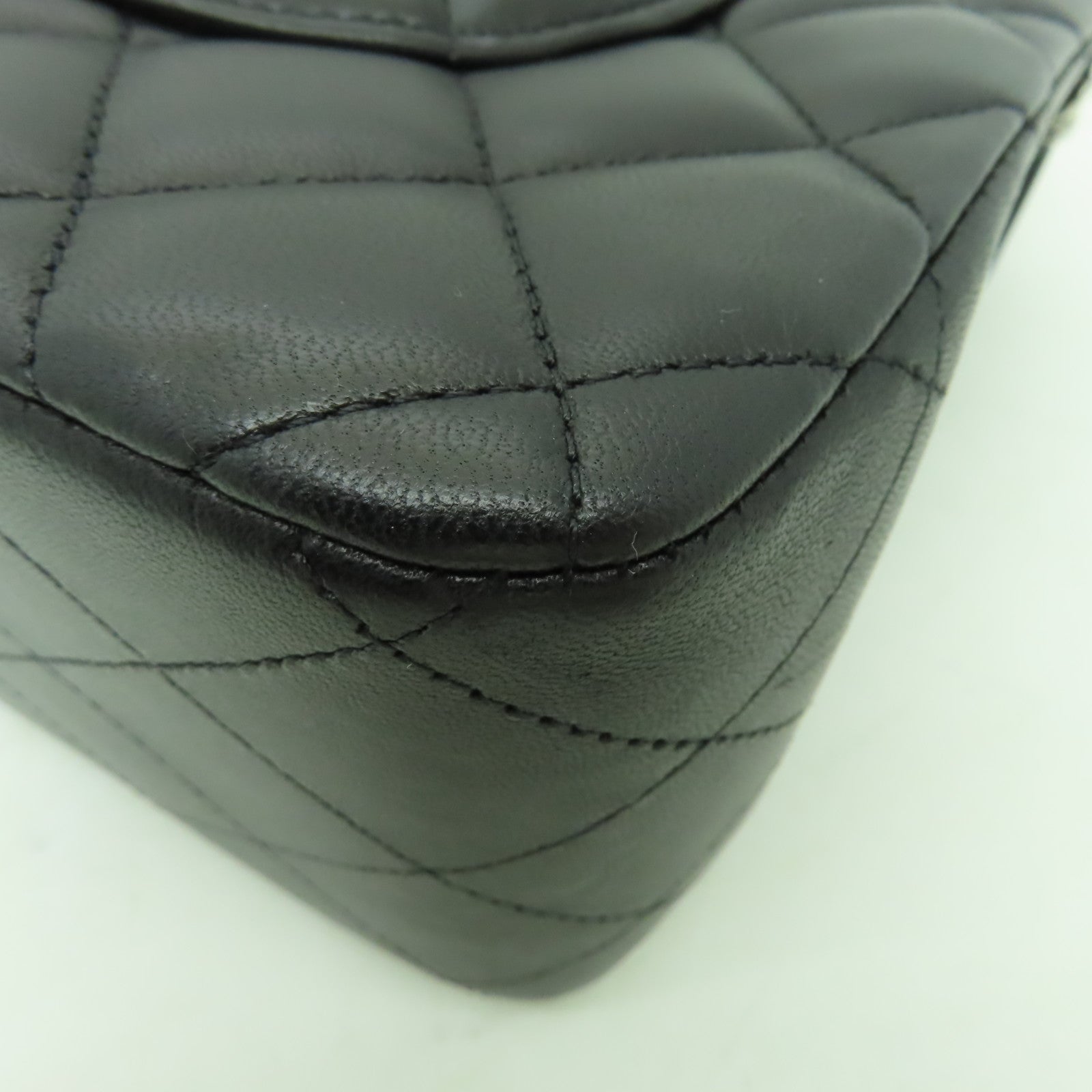 CHANEL 菱格羊皮皮革Classic Flap 30銀扣鏈帶肩背袋黒色