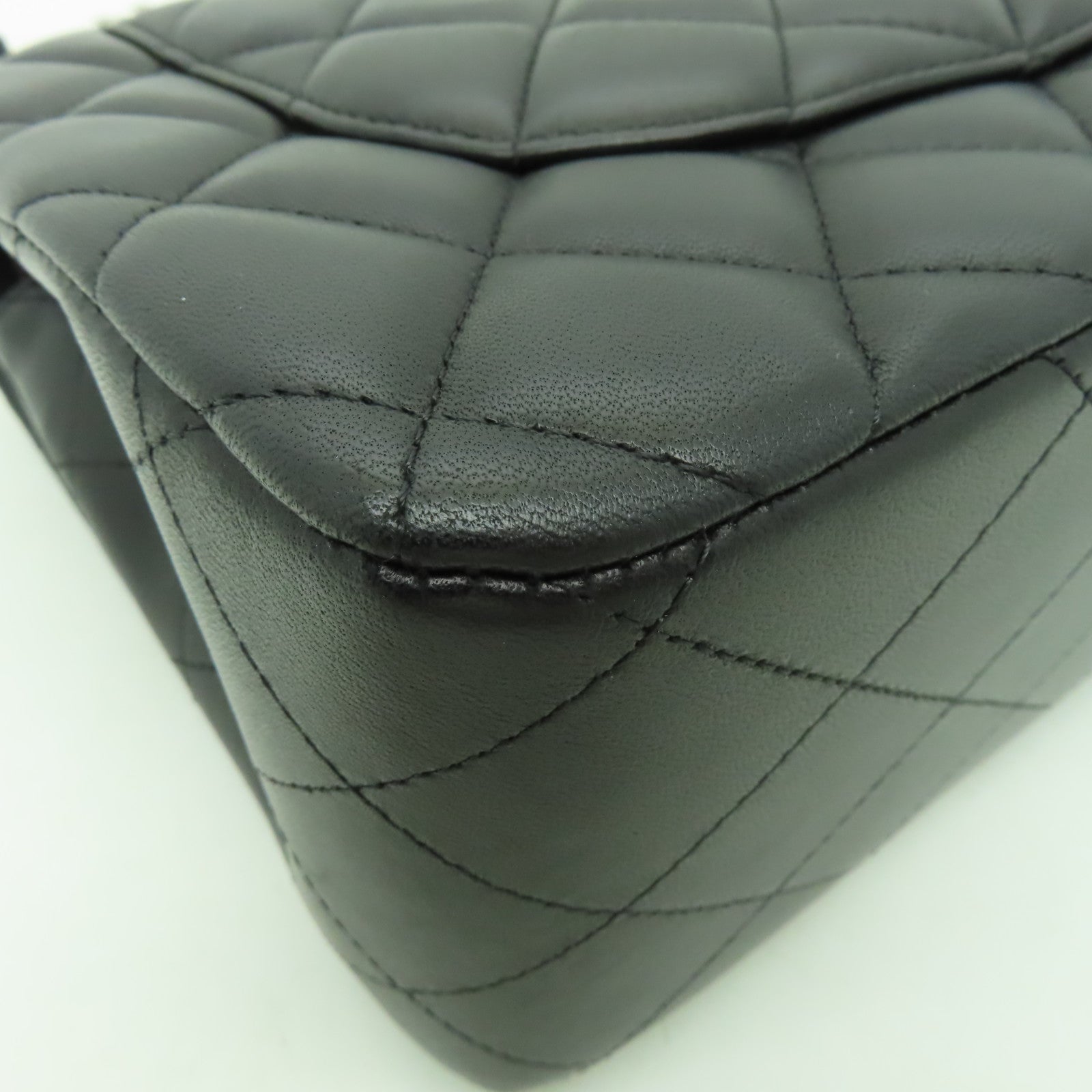 CHANEL 菱格羊皮皮革Classic Flap 30銀扣鏈帶肩背袋黒色