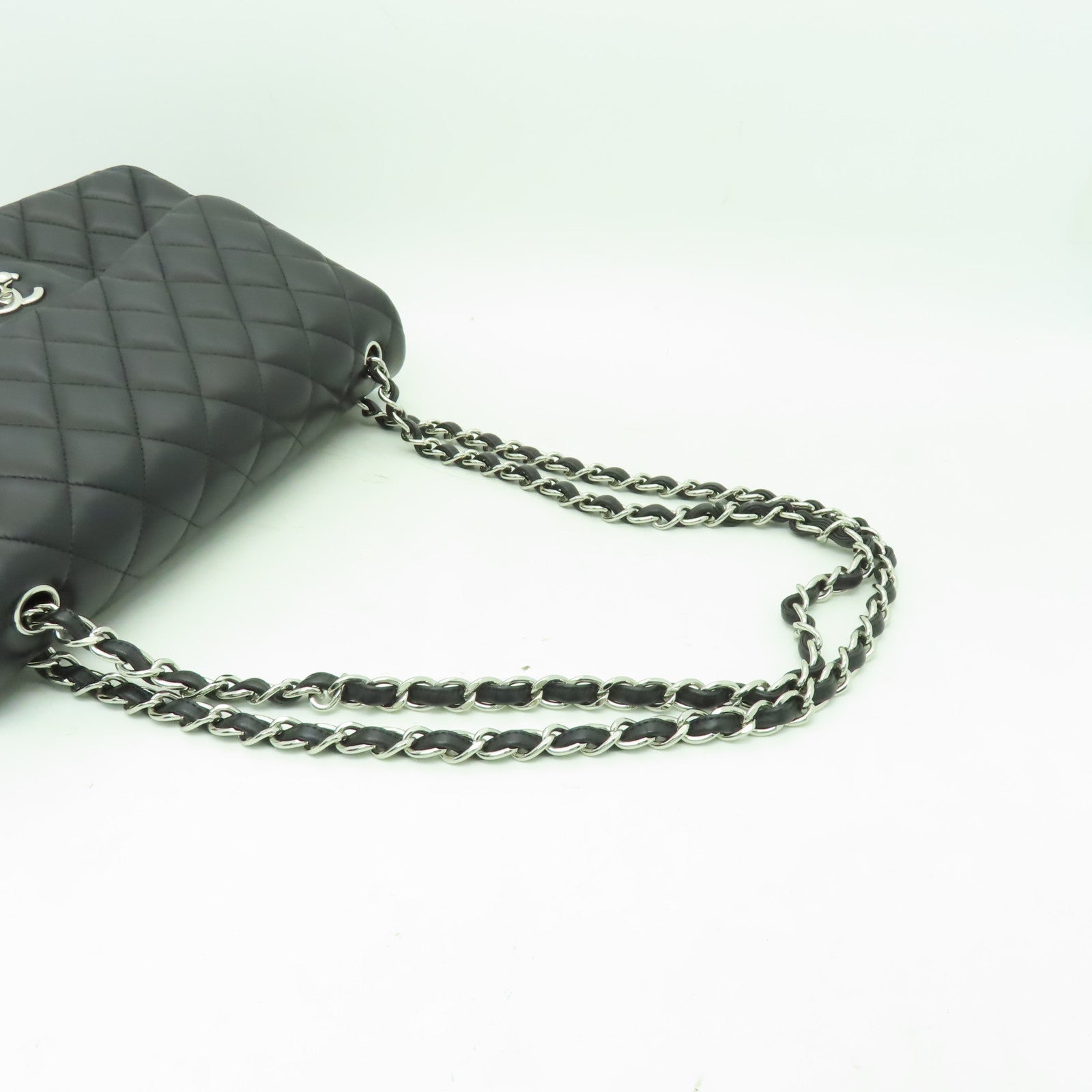 CHANEL 菱格羊皮皮革Classic Flap 30銀扣鏈帶肩背袋黒色