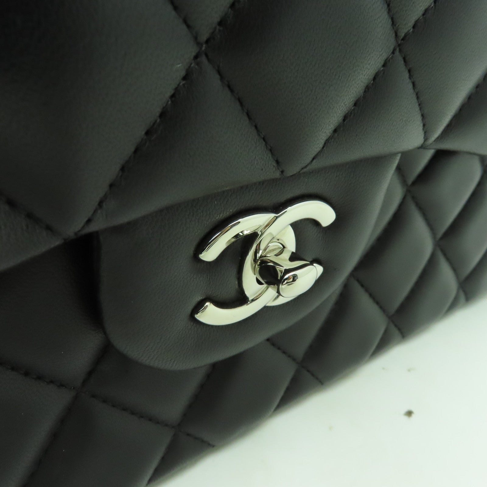 CHANEL 菱格羊皮皮革Classic Flap 30銀扣鏈帶肩背袋黒色
