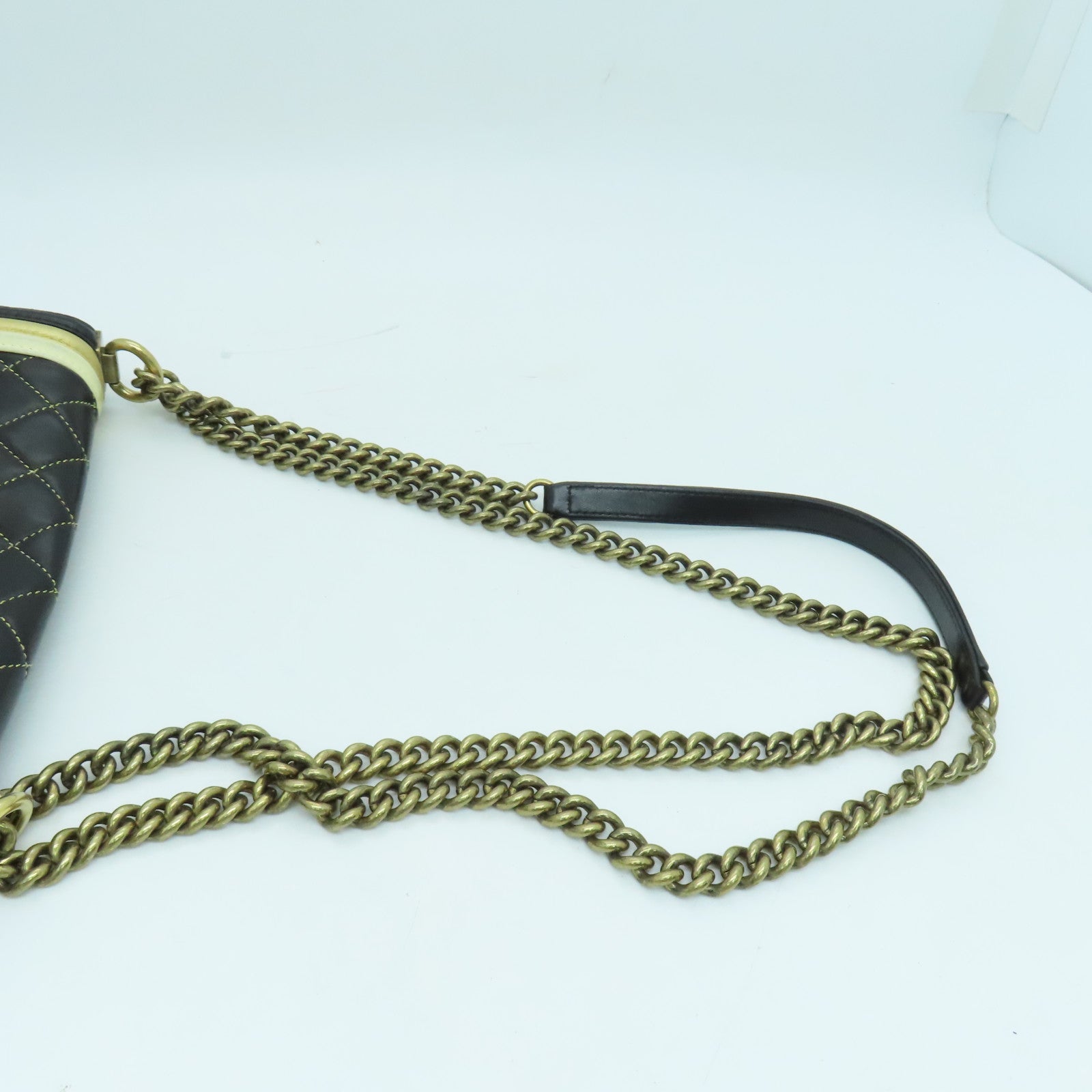 CHANEL 菱格羊皮皮革Boy 25cm金扣链带肩背袋黑色白色米色