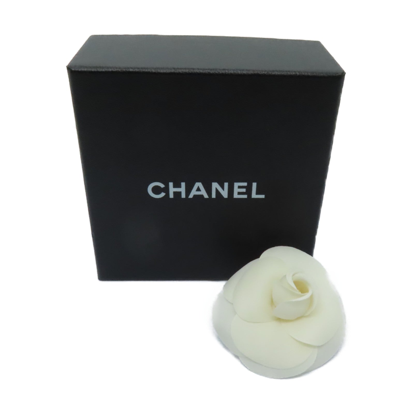 CHANEL 絲質Brooch金扣胸針白色