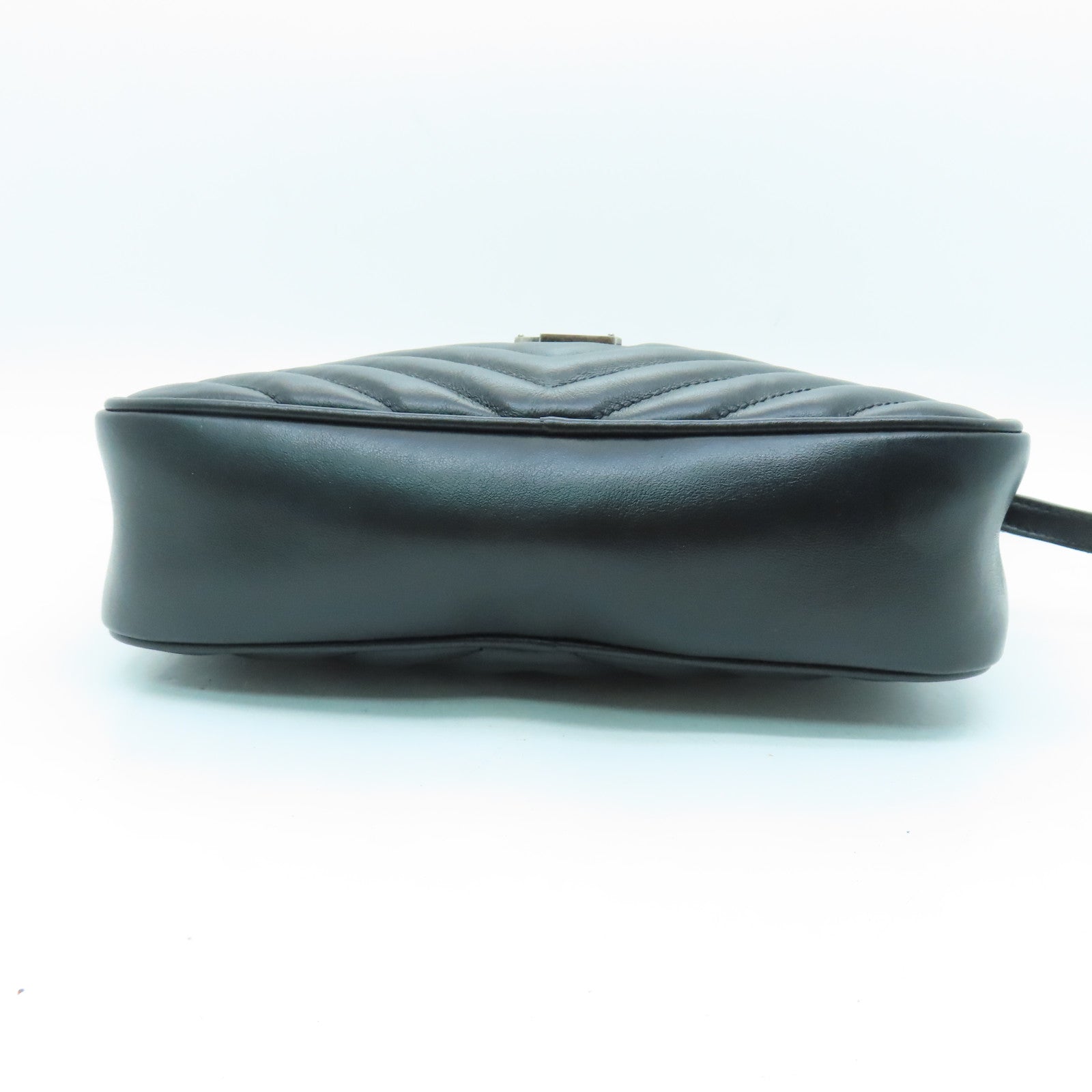 YVES SAINT LAURENT 牛皮皮革Shoulder Bag銀扣肩背袋黑色