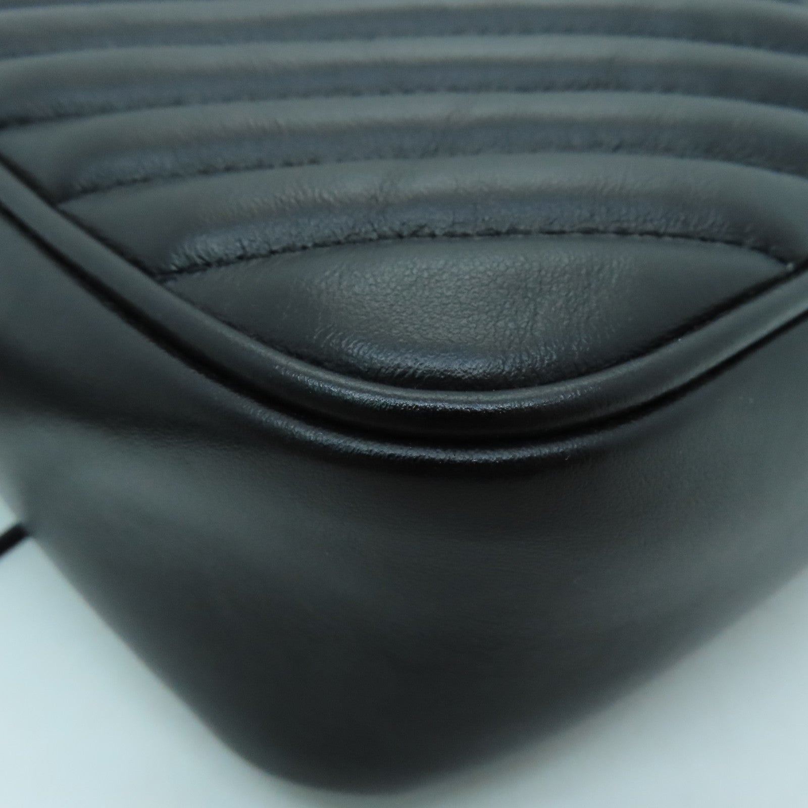 YVES SAINT LAURENT 牛皮皮革Shoulder Bag銀扣肩背袋黑色