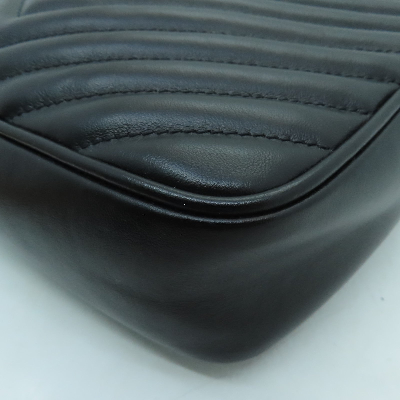 YVES SAINT LAURENT 牛皮皮革Shoulder Bag銀扣肩背袋黑色