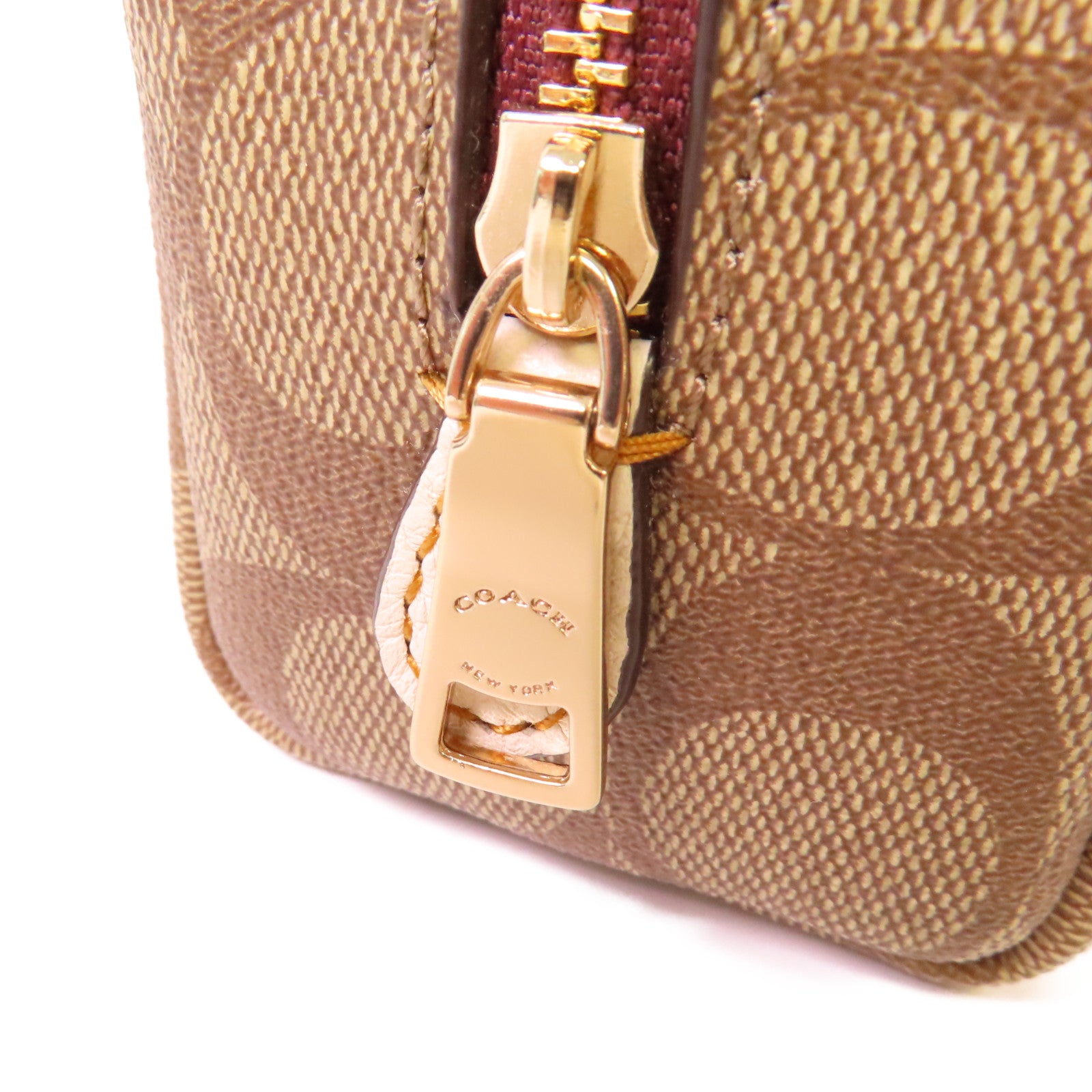 COACH 塗層帆布Coach X Peanuts Mini Boxy Cosmetic Case手拿包啡色
