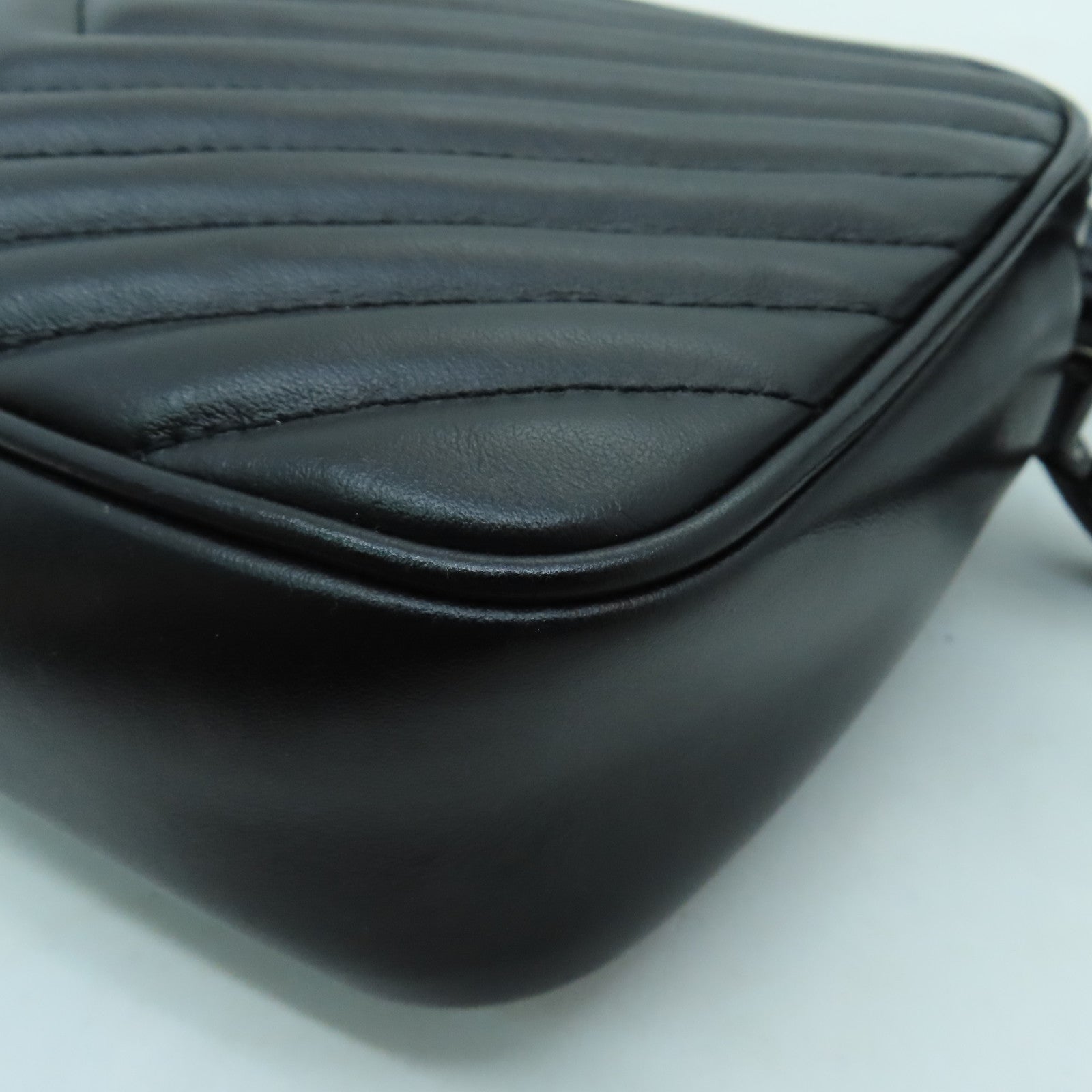 YVES SAINT LAURENT 牛皮皮革Shoulder Bag銀扣肩背袋黑色