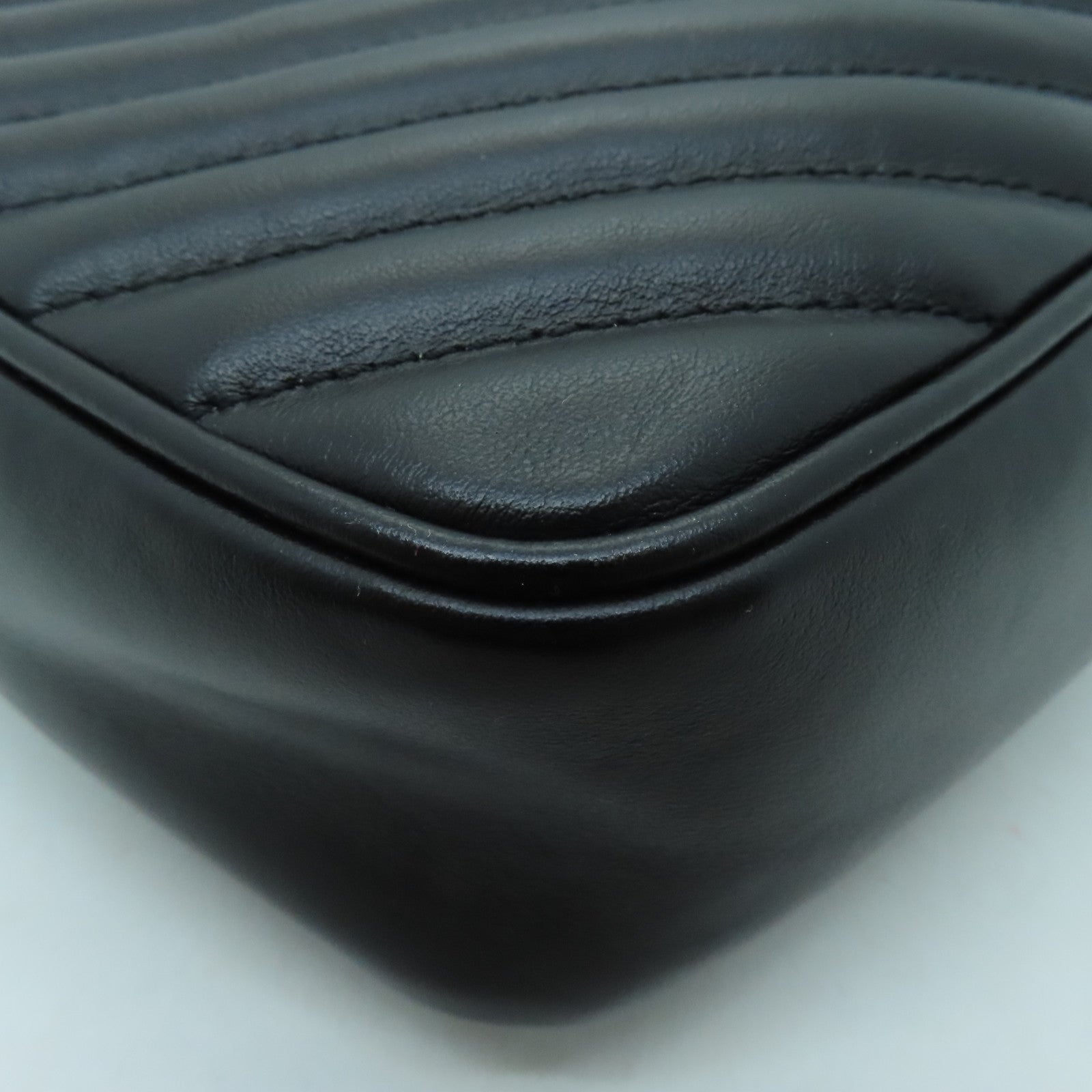 YVES SAINT LAURENT 牛皮皮革Shoulder Bag銀扣肩背袋黑色