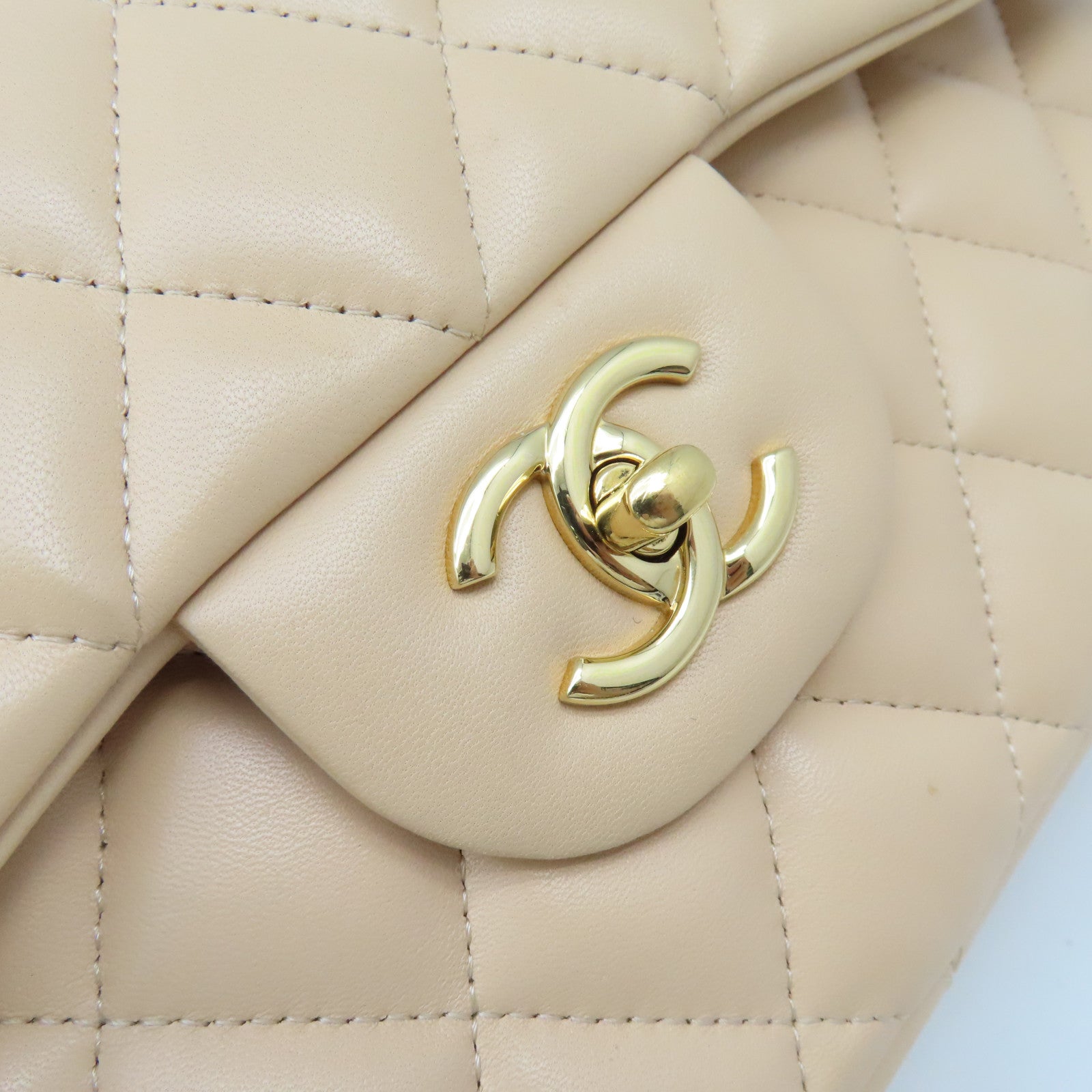 CHANEL 【激減優惠】菱格羊皮皮革Jumbo Chain Shoulder Bag金扣鏈帶肩背袋杏色