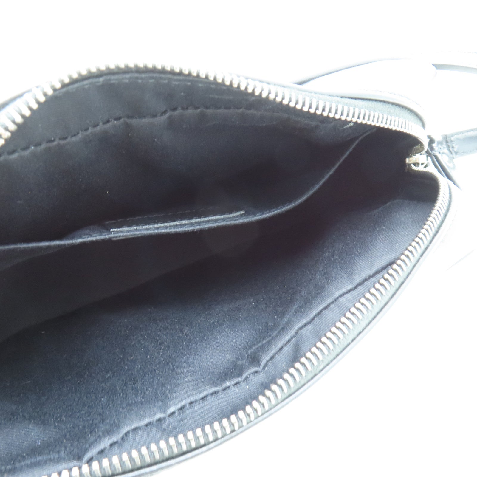 YVES SAINT LAURENT 牛皮皮革Shoulder Bag銀扣肩背袋黑色