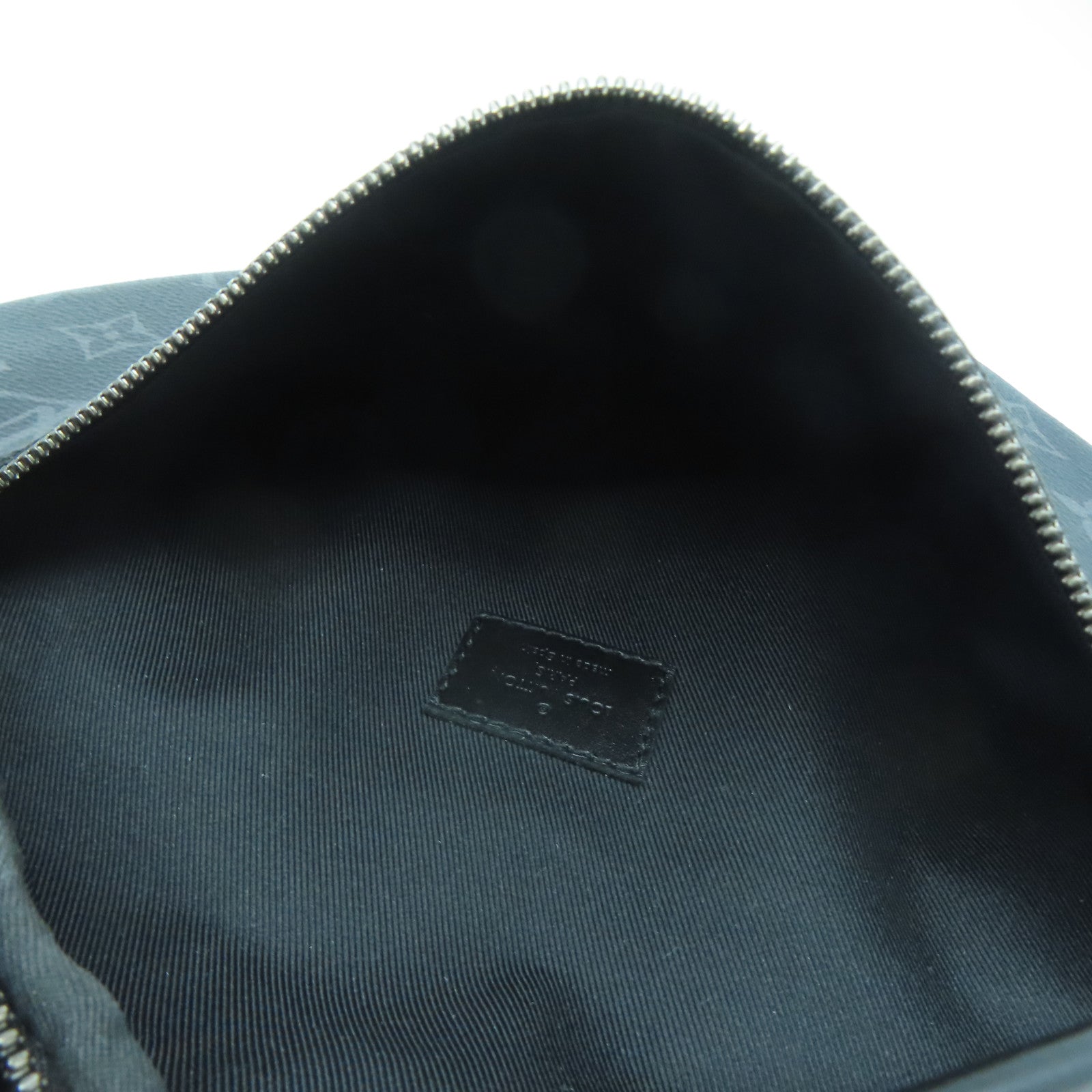 LOUIS VUITTON Monogram Eclipse Discovery Bumbag PM銀扣腰包黑色