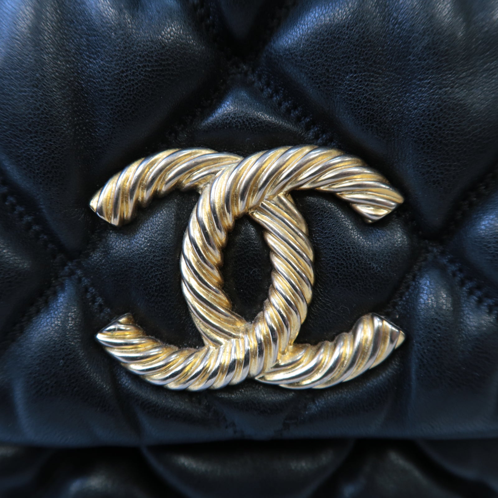 CHANEL 菱格牛皮皮革Chain Shoulder金扣鏈帶肩背袋黑色