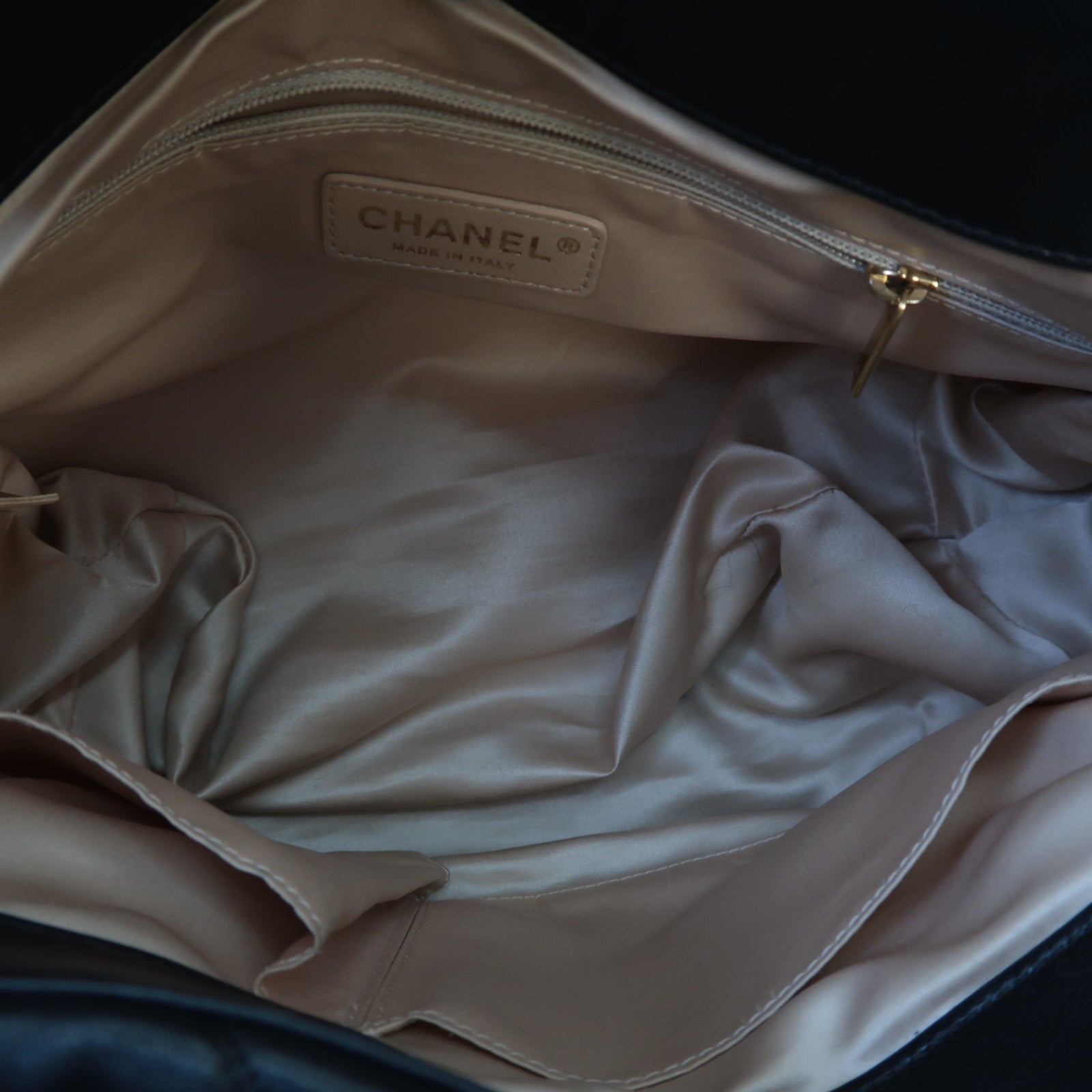 CHANEL 菱格牛皮皮革Chain Shoulder金扣鏈帶肩背袋黑色