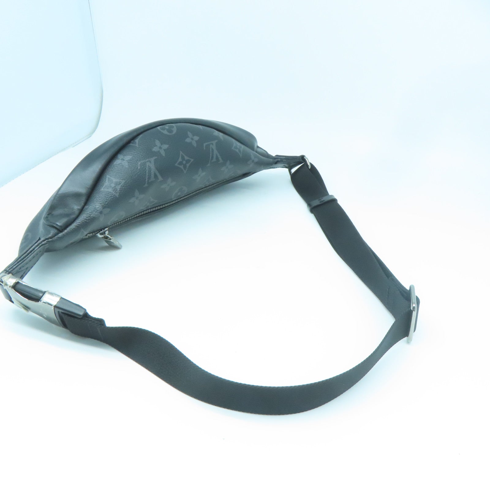 LOUIS VUITTON Monogram Eclipse Discovery Bumbag PM銀扣腰包黑色