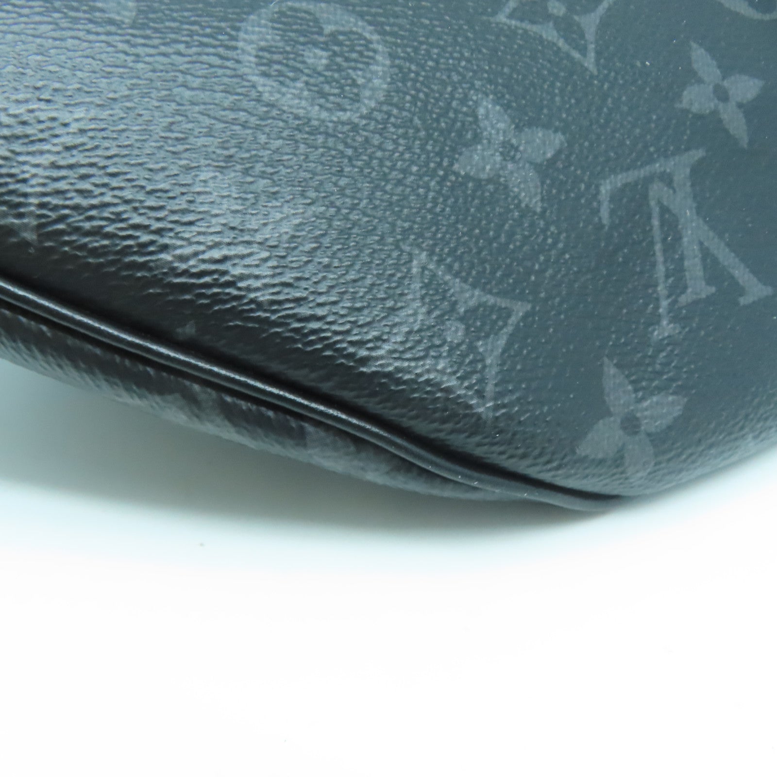 LOUIS VUITTON Monogram Eclipse Discovery Bumbag PM銀扣腰包黑色