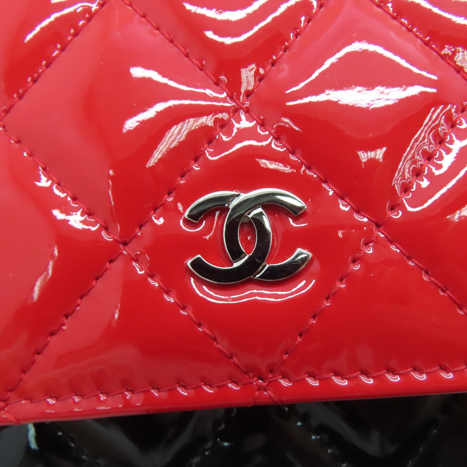 CHANEL 菱格漆皮皮革WOC銀扣肩背袋黑色/紅色