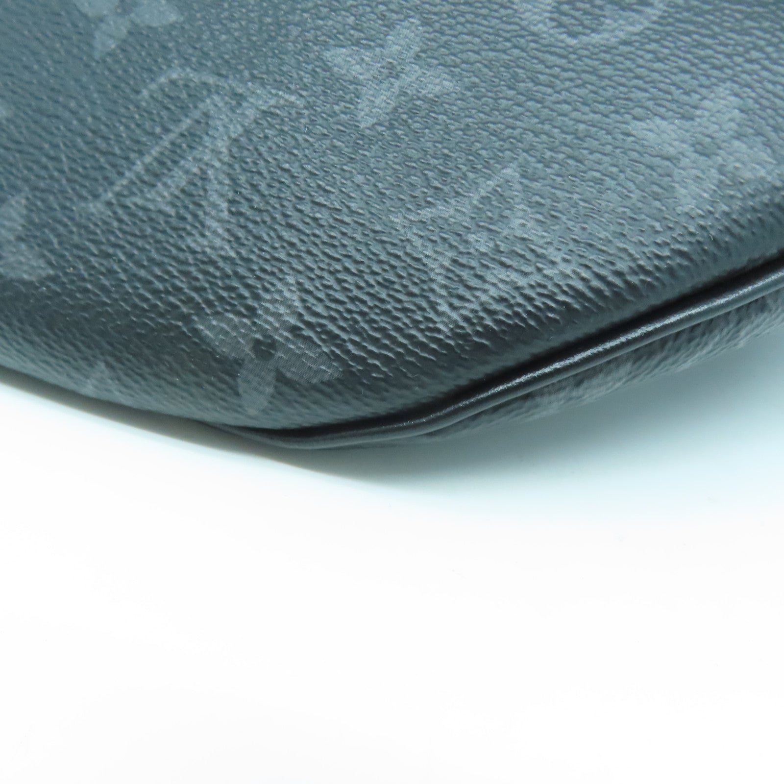 LOUIS VUITTON Monogram Eclipse Discovery Bumbag PM銀扣腰包黑色