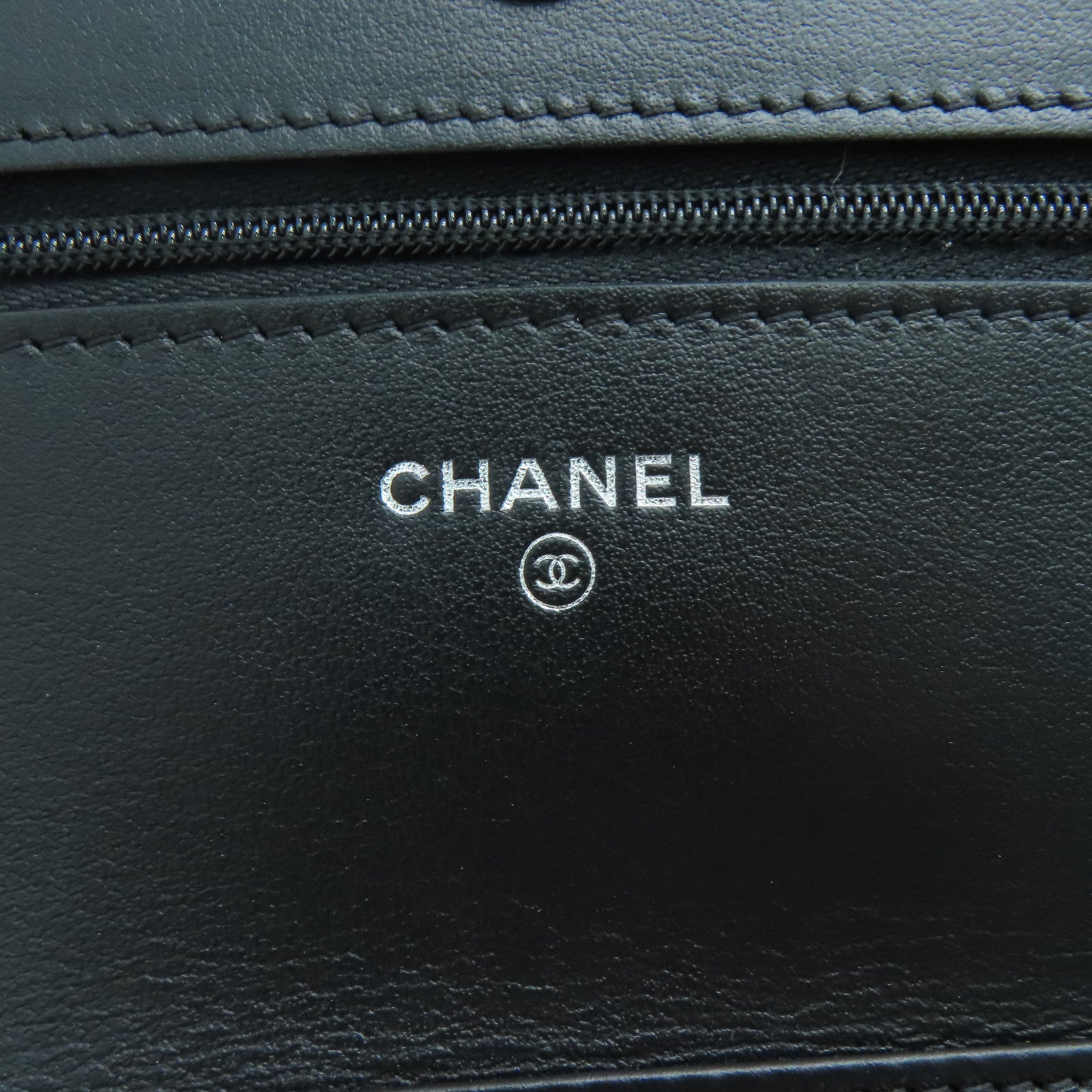 CHANEL 菱格漆皮皮革WOC銀扣肩背袋黑色/紅色