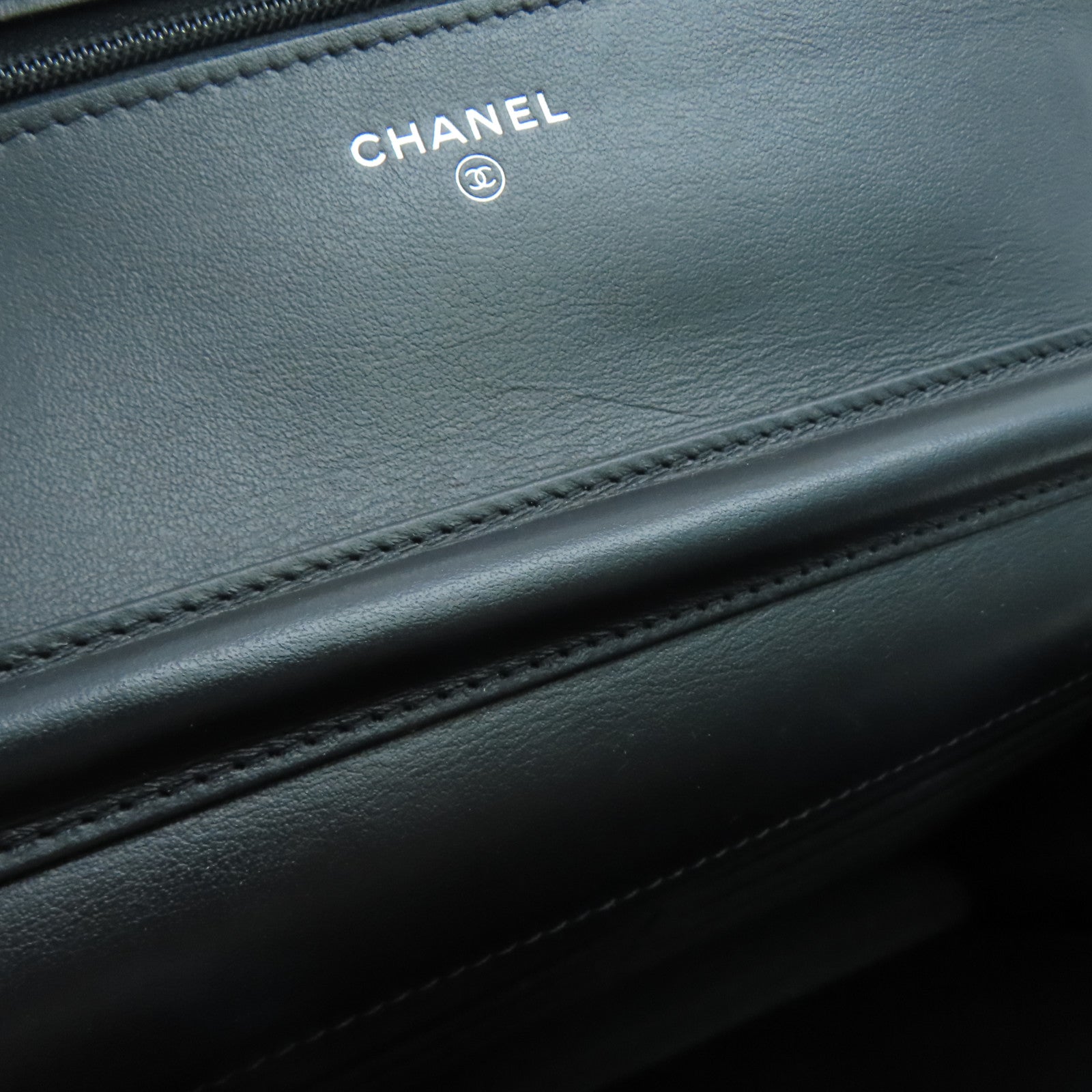 CHANEL 菱格漆皮皮革WOC銀扣肩背袋黑色/紅色