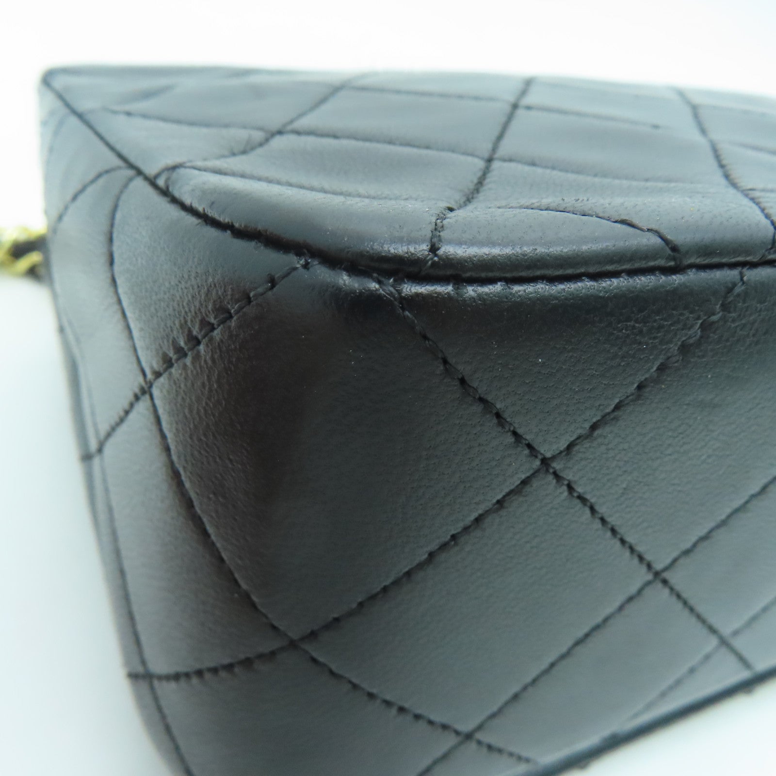 CHANEL 菱格羊皮皮革Chain Shoulder金扣鏈帶肩背袋黑色