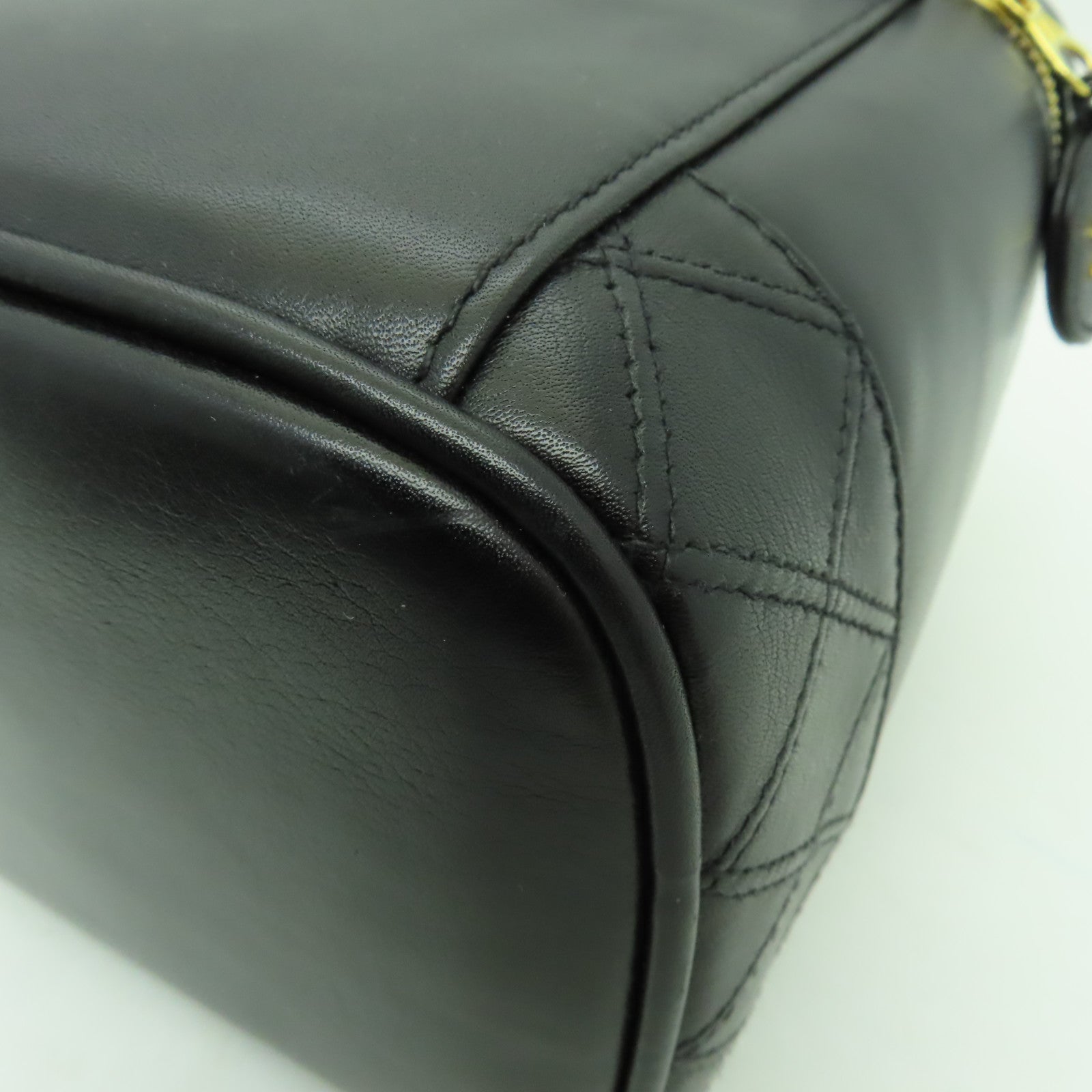 CHANEL 牛皮皮革Vanity金扣化妝袋黑色