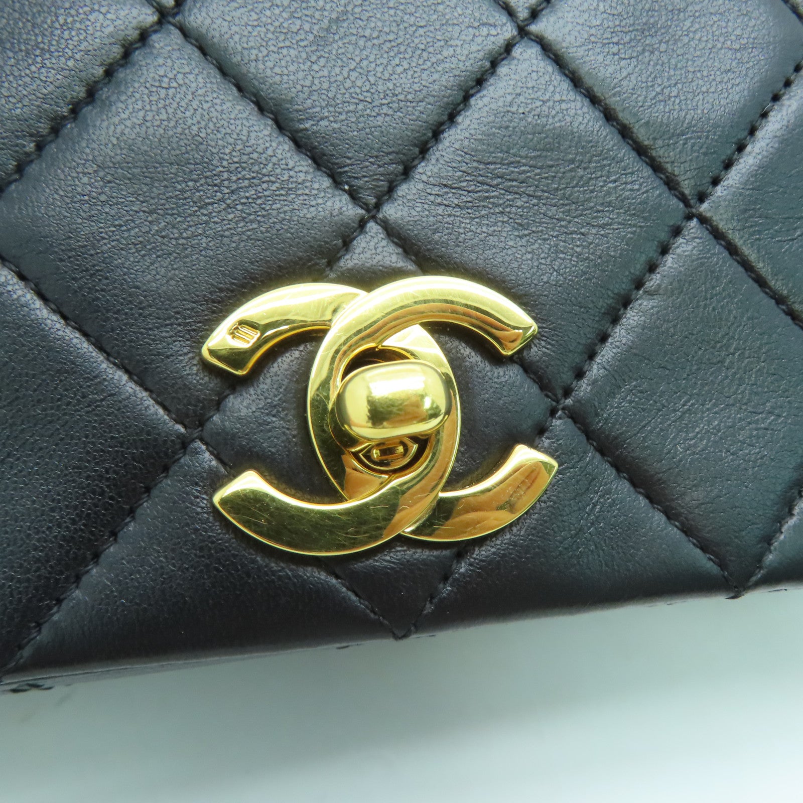 CHANEL 菱格羊皮皮革Chain Shoulder金扣鏈帶肩背袋黑色
