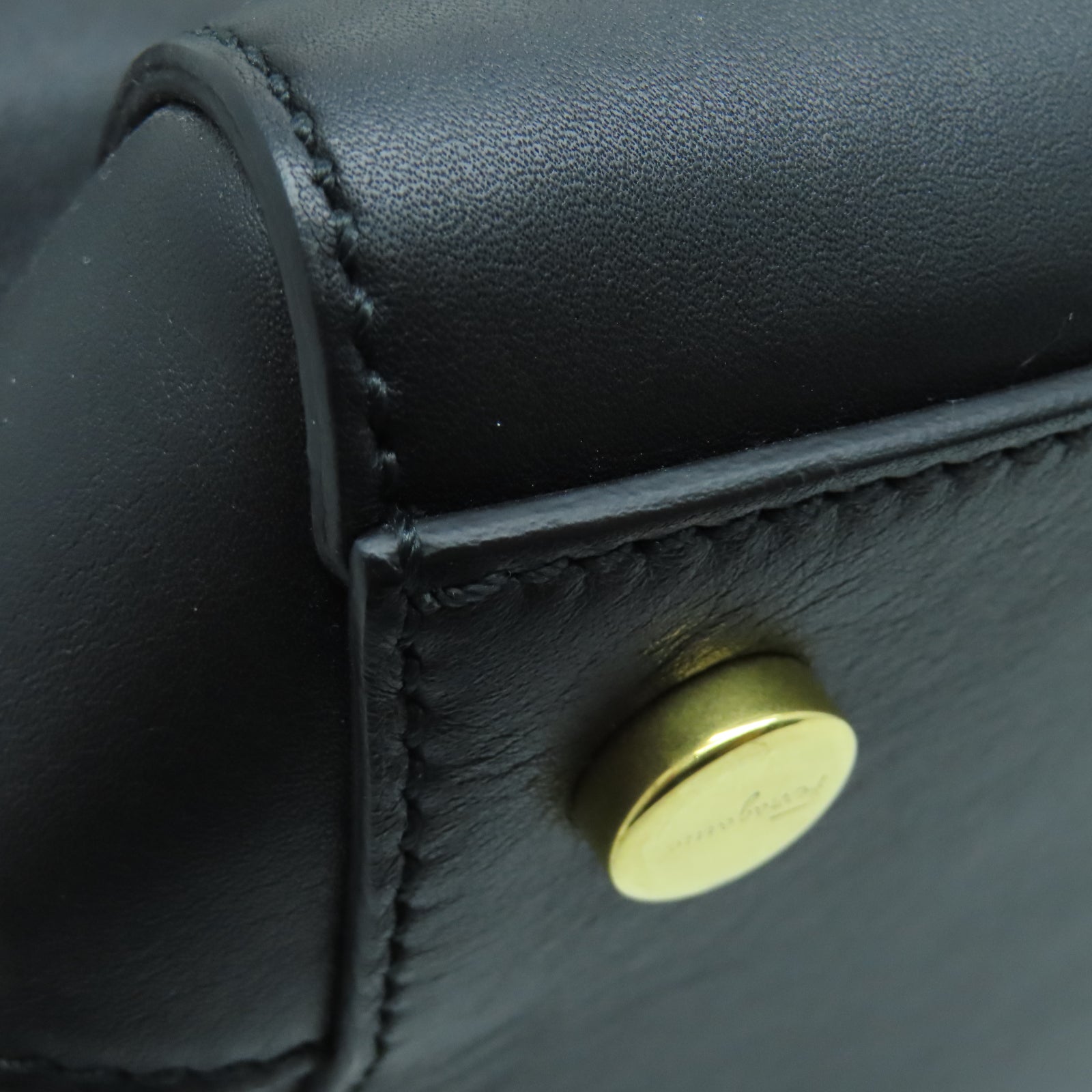 Salvatore Ferragamo Leather Shoulder Bag Gold Buckle Handle Shoulder Bag Black