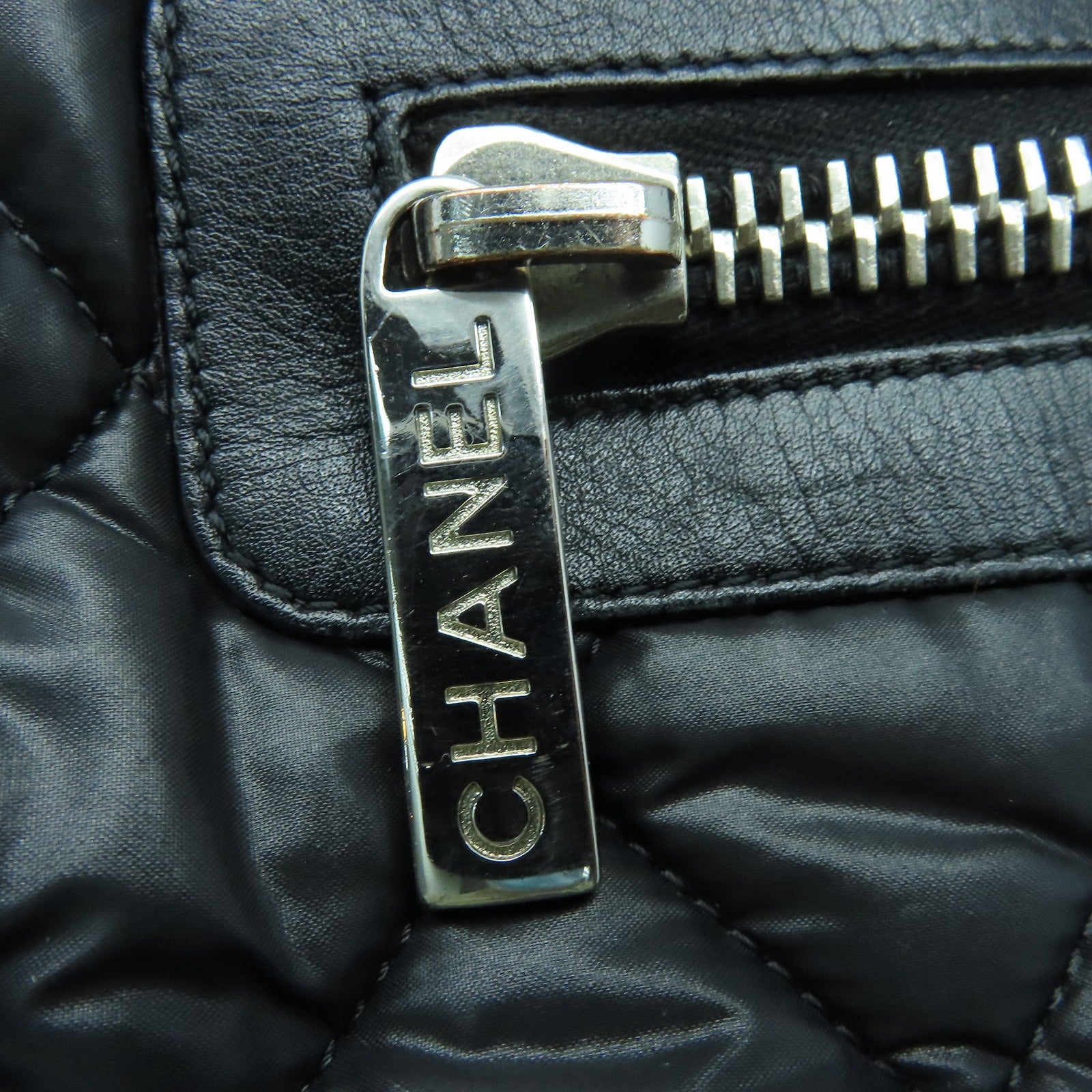 CHANEL 菱格尼龙Coco Cocoon银扣手挽袋黑色