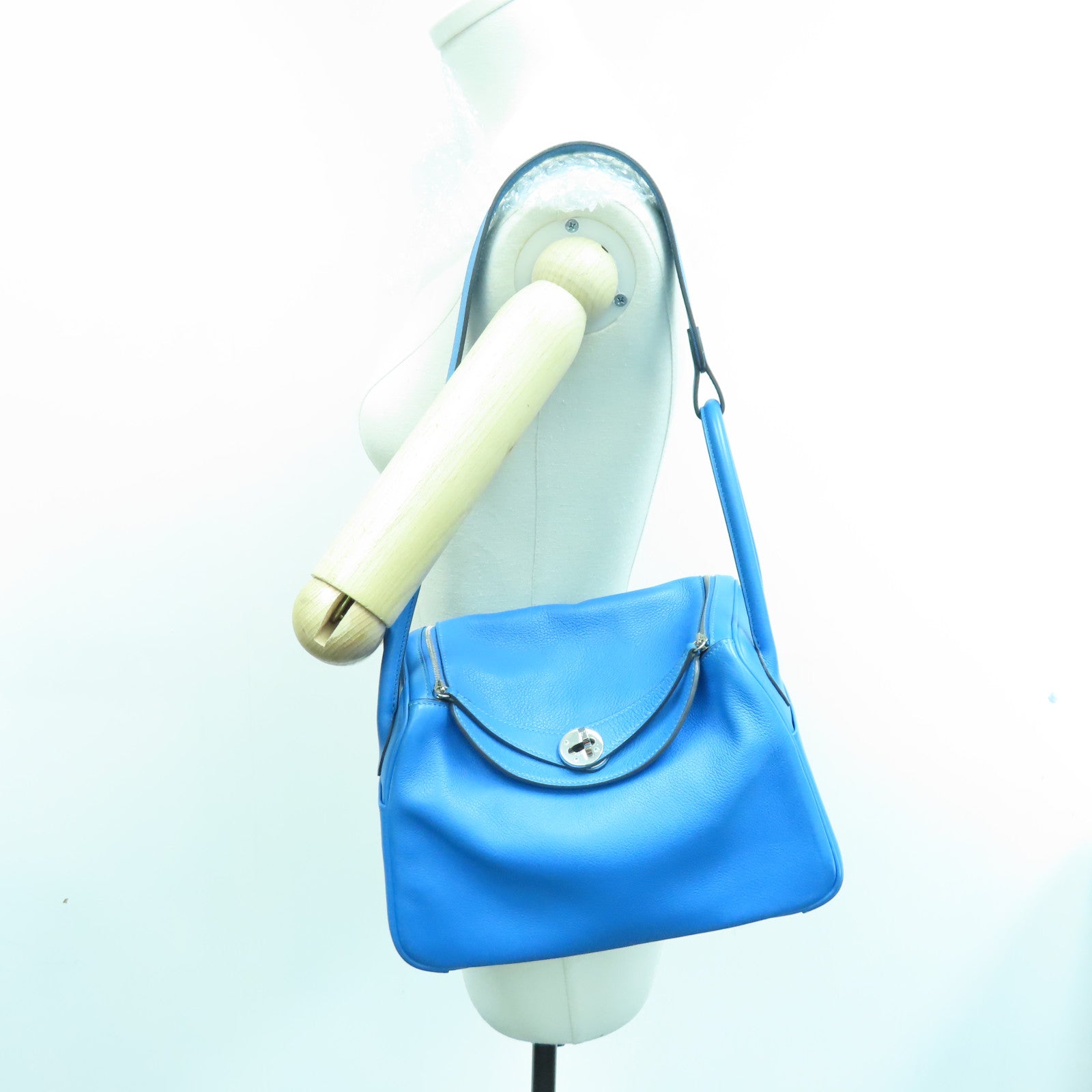 HERMES Evercolor皮革Lindy 26银扣手挽肩背两用袋Bleu Hydra蓝色