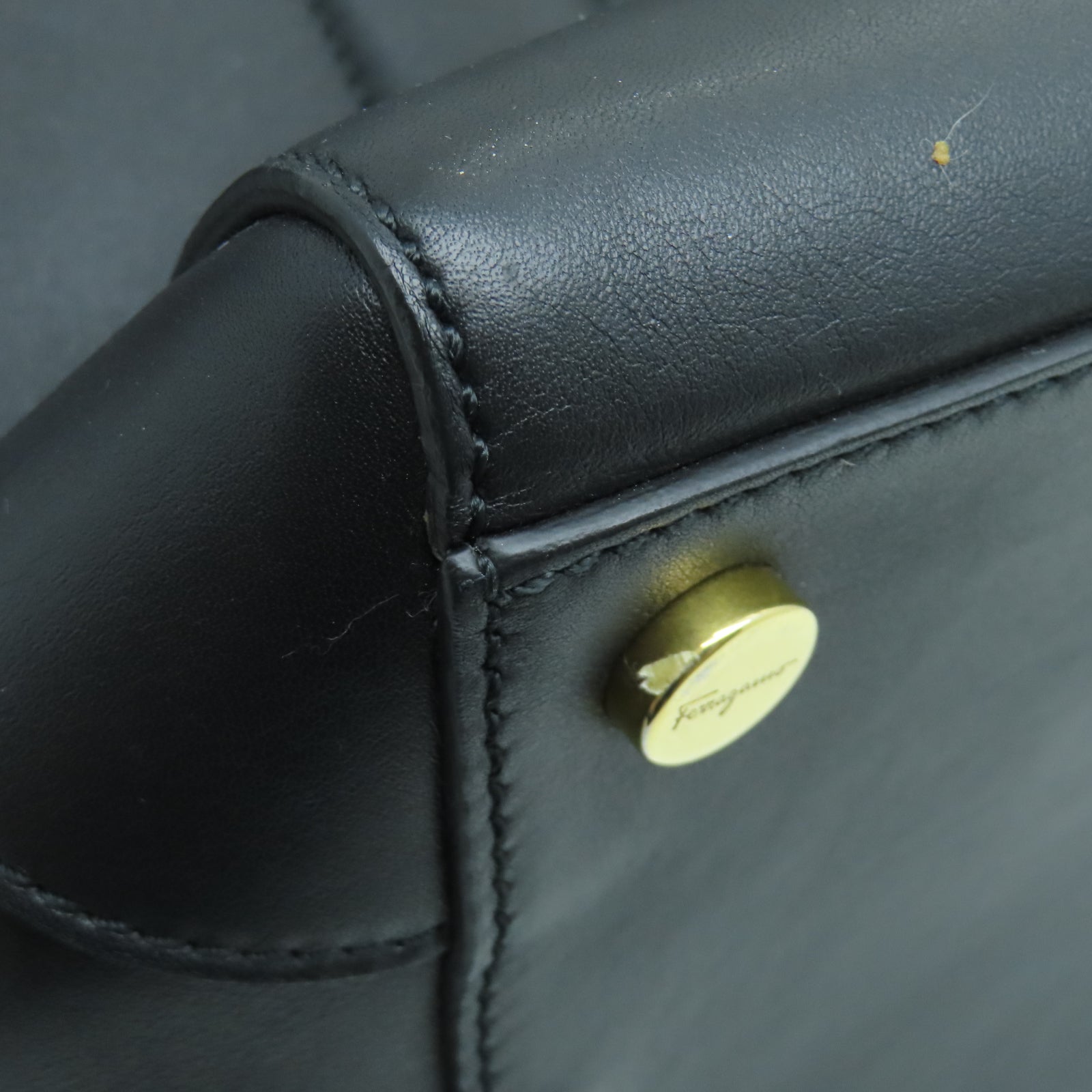 Salvatore Ferragamo Leather Shoulder Bag Gold Buckle Handle Shoulder Bag Black