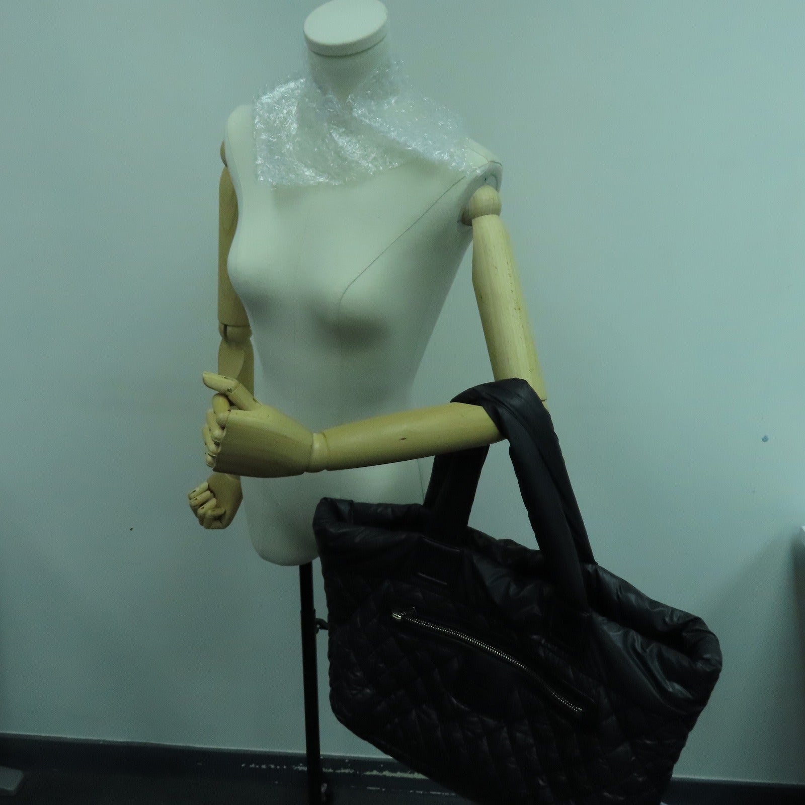 CHANEL 菱格尼龙Coco Cocoon银扣手挽袋黑色