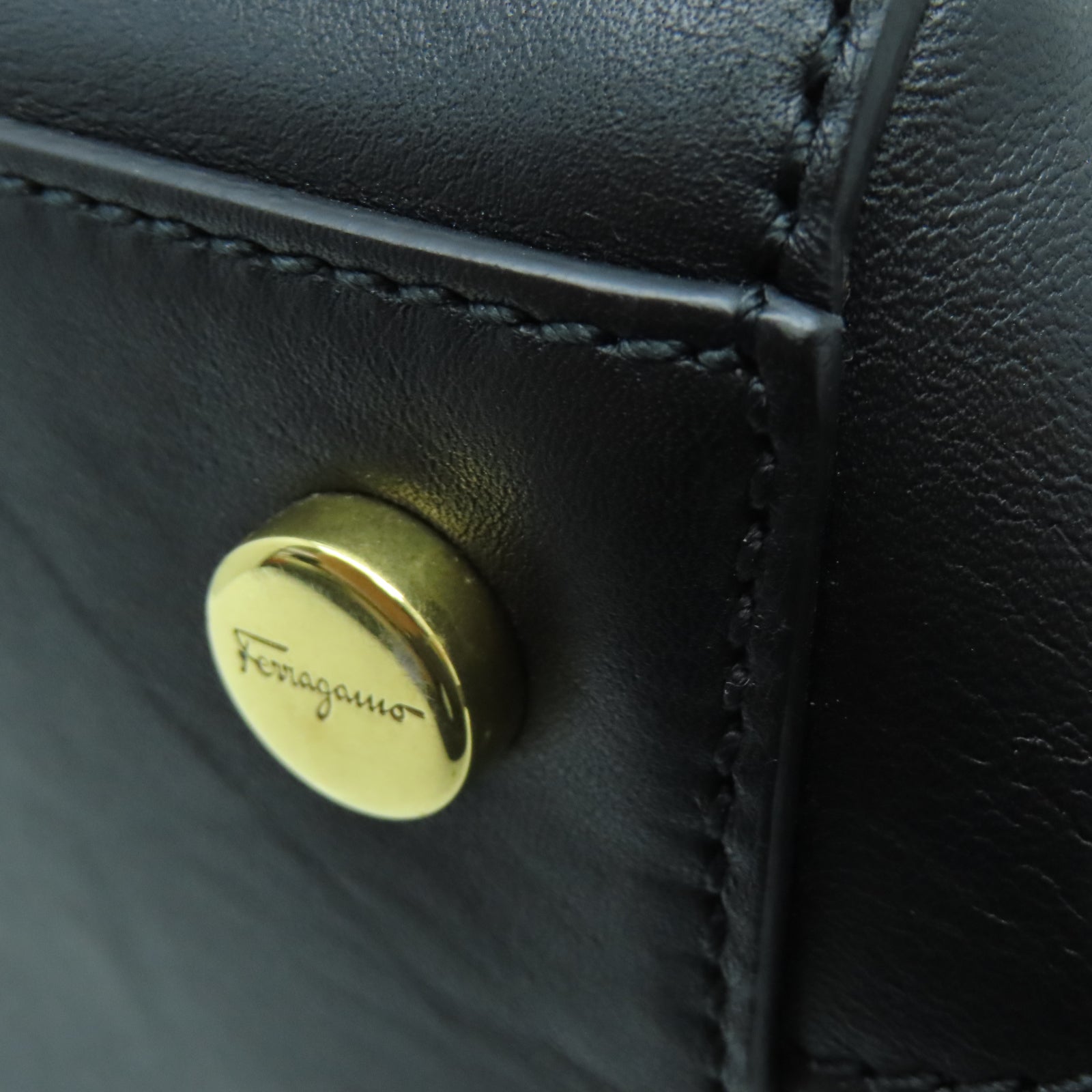 Salvatore Ferragamo Leather Shoulder Bag Gold Buckle Handle Shoulder Bag Black