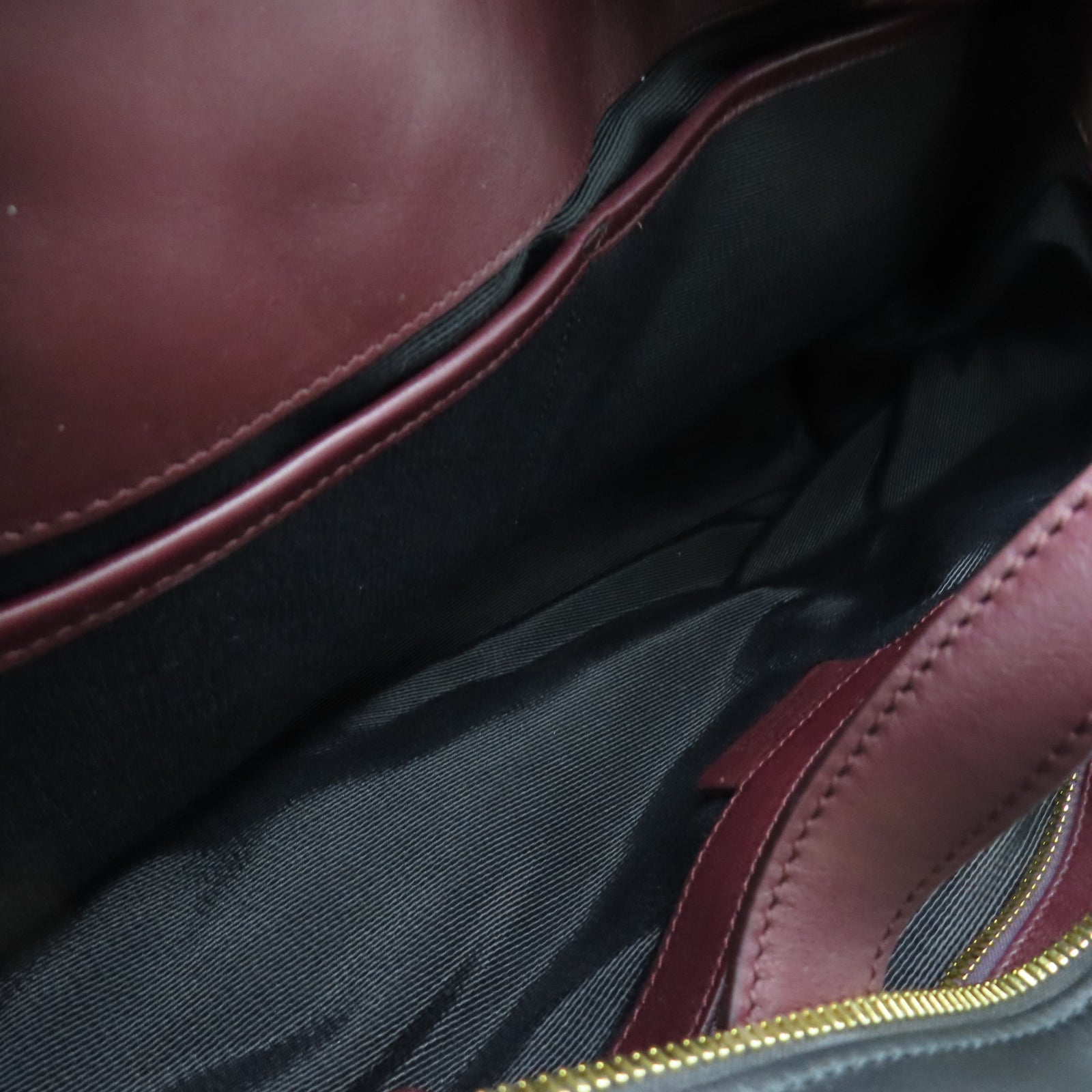 Salvatore Ferragamo Leather Shoulder Bag Gold Buckle Handle Shoulder Bag Black