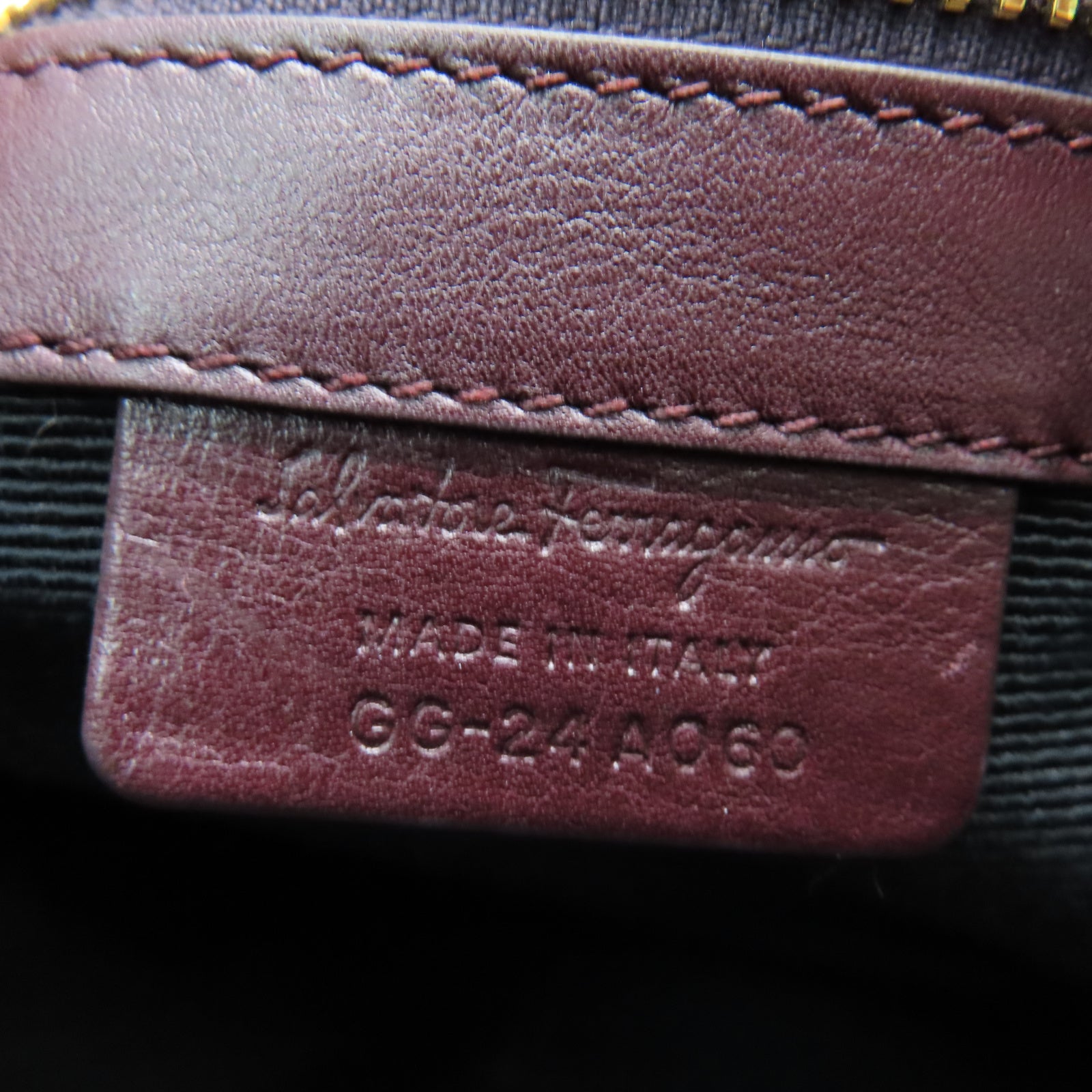 Salvatore Ferragamo Leather Shoulder Bag Gold Buckle Handle Shoulder Bag Black