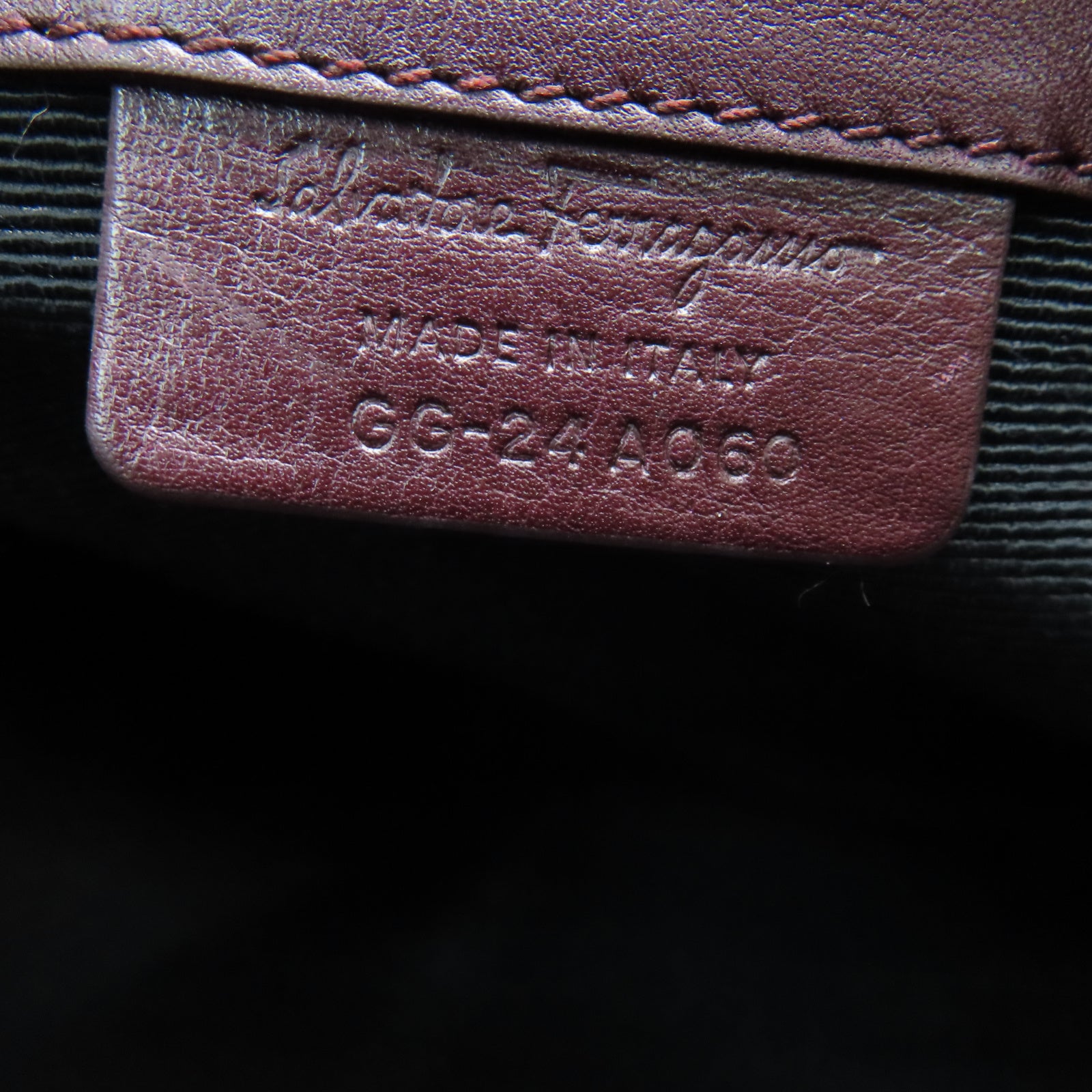 Salvatore Ferragamo Leather Shoulder Bag Gold Buckle Handle Shoulder Bag Black