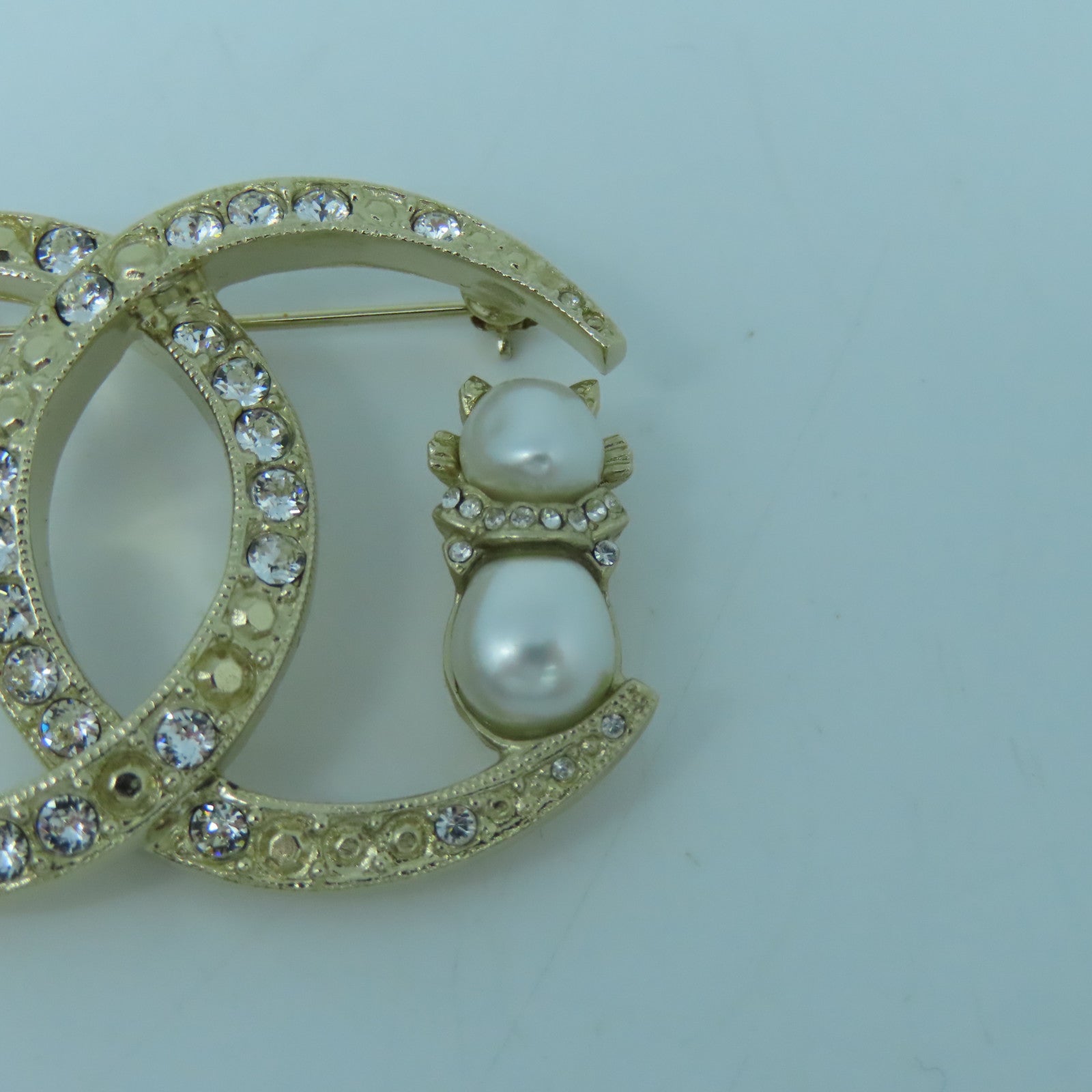 CHANEL 金属/PVC Brooch金扣胸针金色