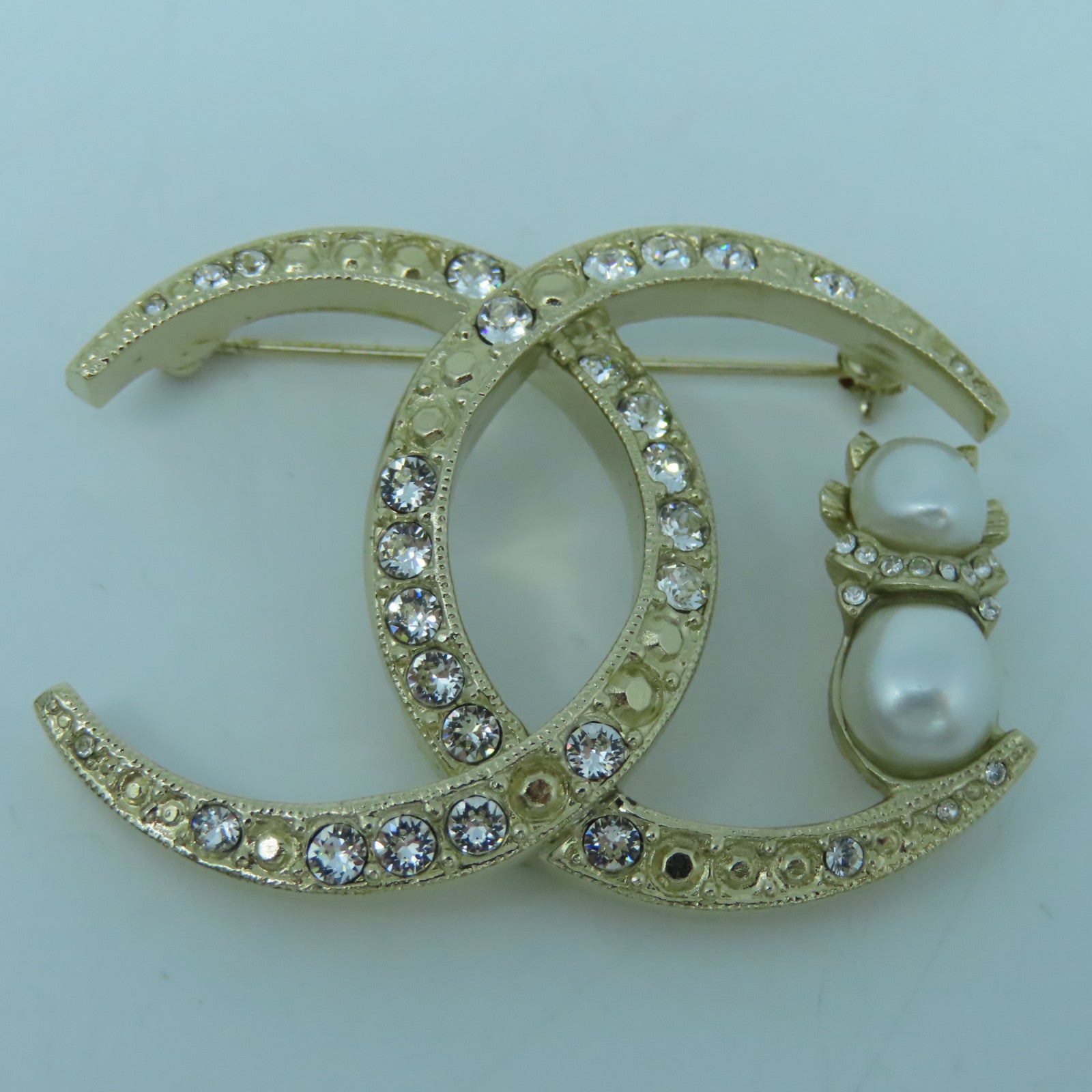 CHANEL 金属/PVC Brooch金扣胸针金色