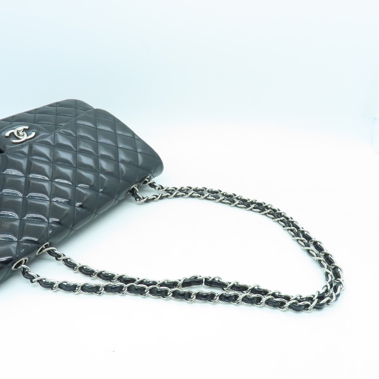 CHANEL diamond patent leather Chain Shoulder silver buckle chain shoulder bag black