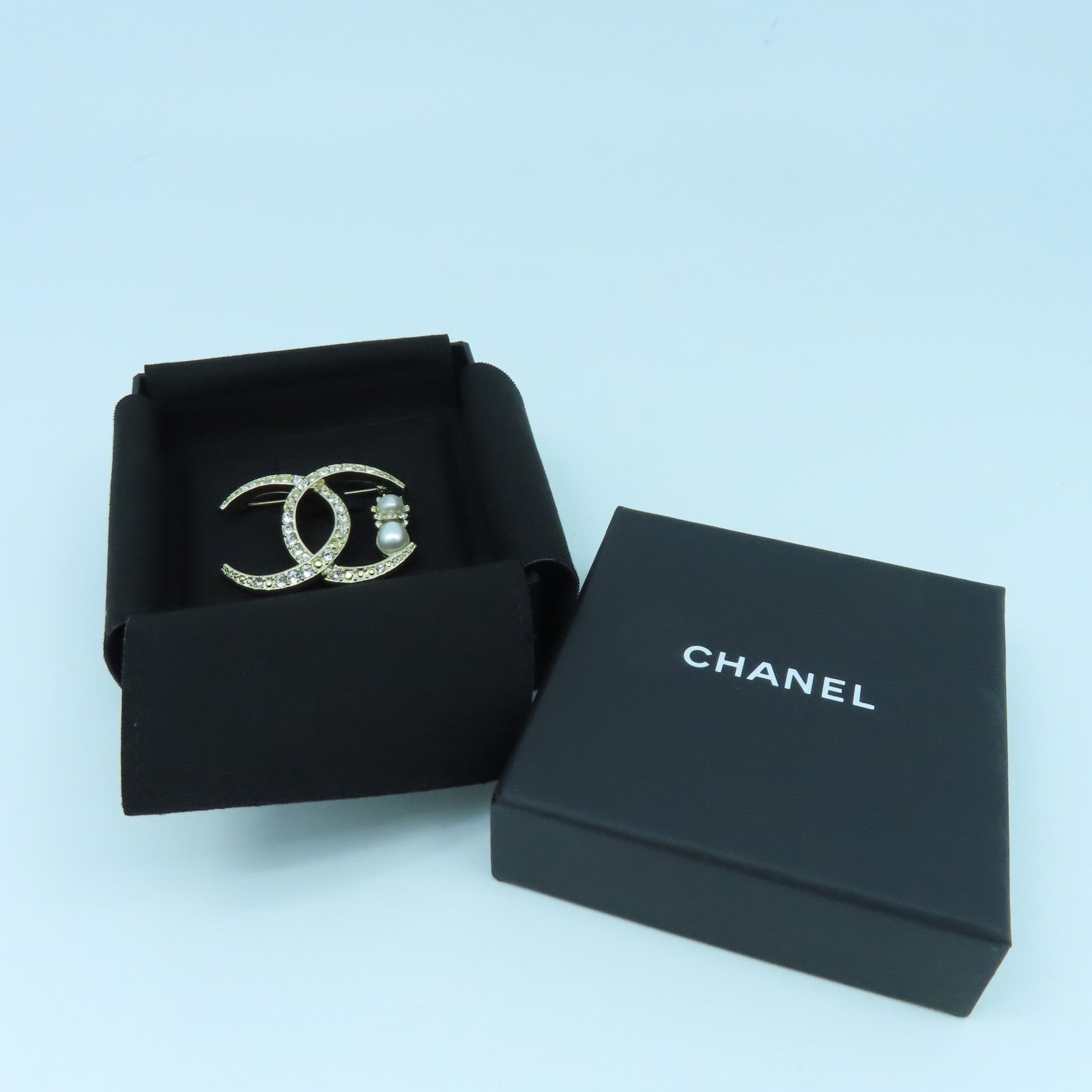 CHANEL 金属/PVC Brooch金扣胸针金色