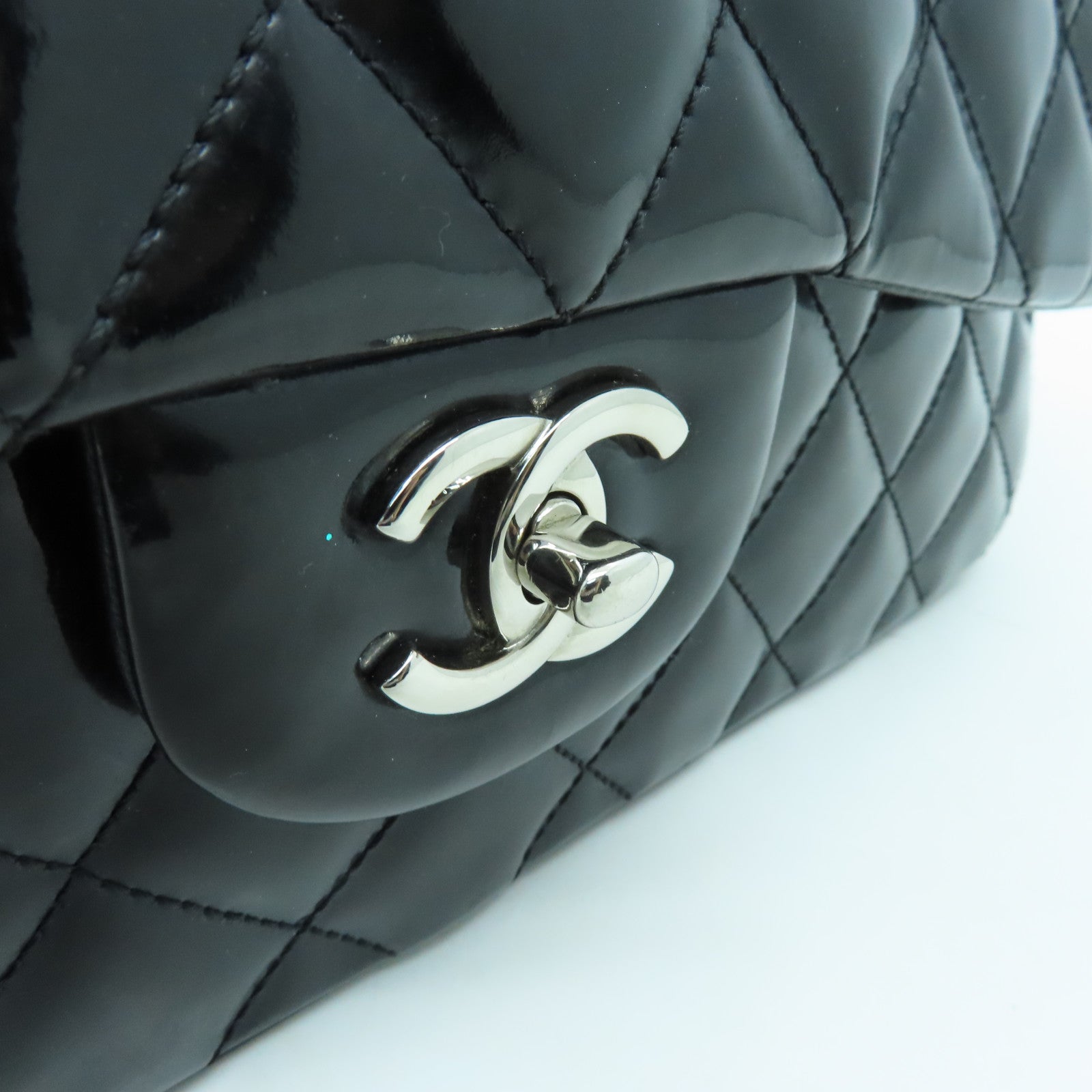 CHANEL diamond patent leather Chain Shoulder silver buckle chain shoulder bag black