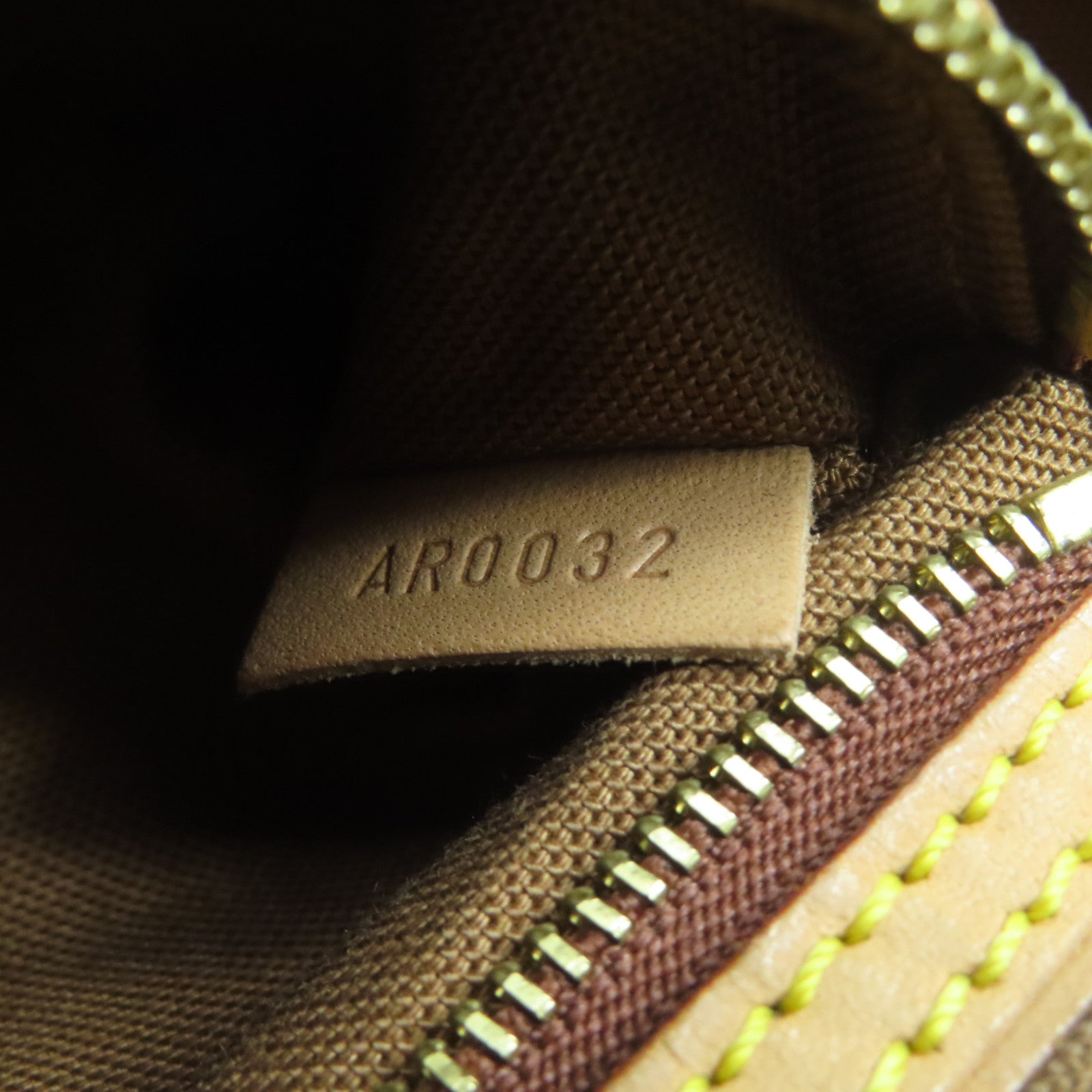 LOUIS VUITTON Monogram Trotteur金扣肩背袋啡色