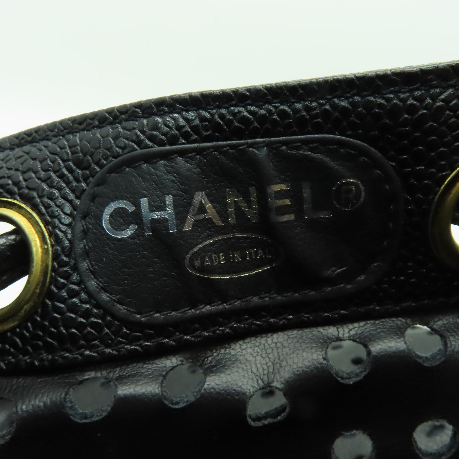 CHANEL Caviar皮革Drawstring Shoulder Bag金扣鏈帶肩背袋黑色