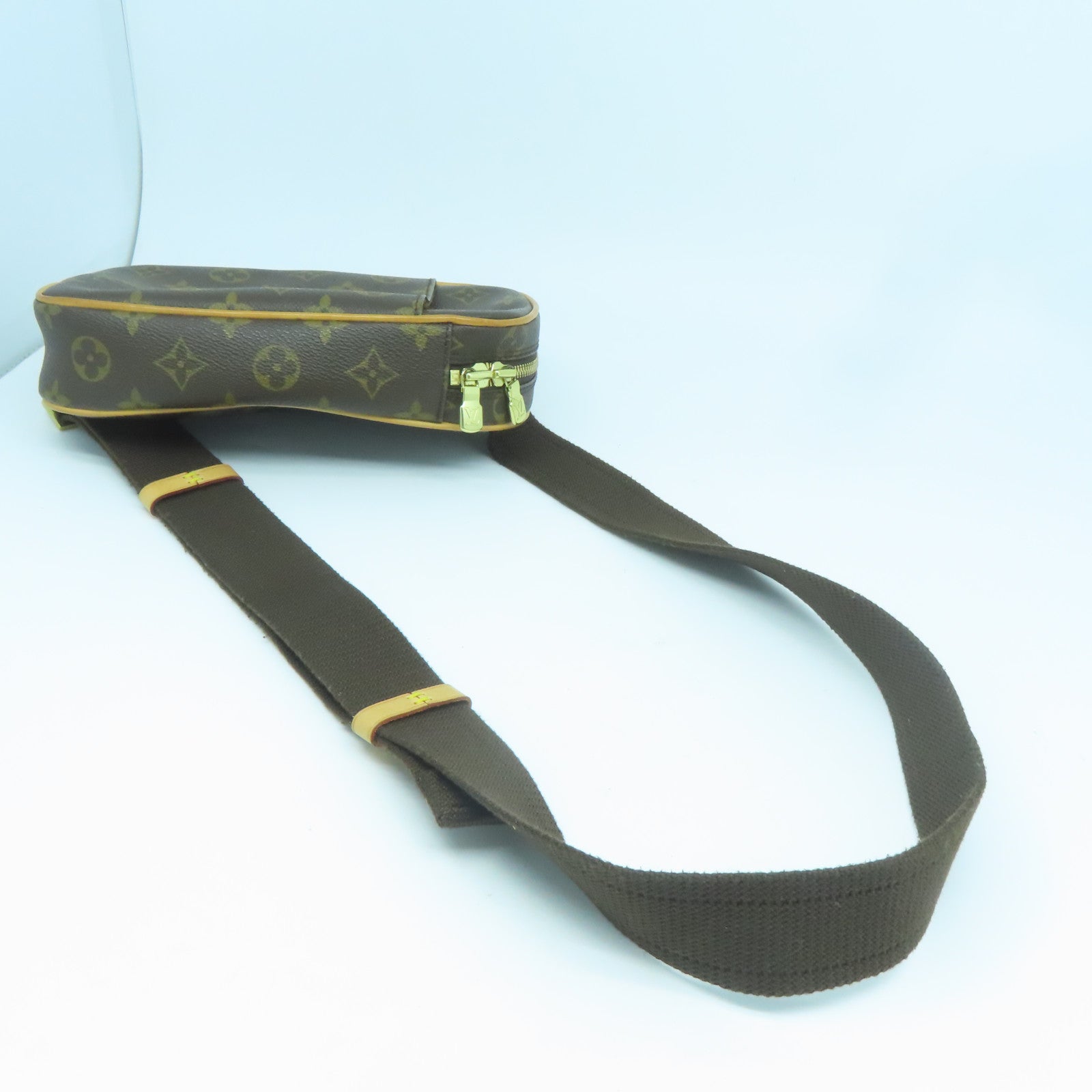 LOUIS VUITTON Monogram Pochette Gange金扣肩背袋啡色