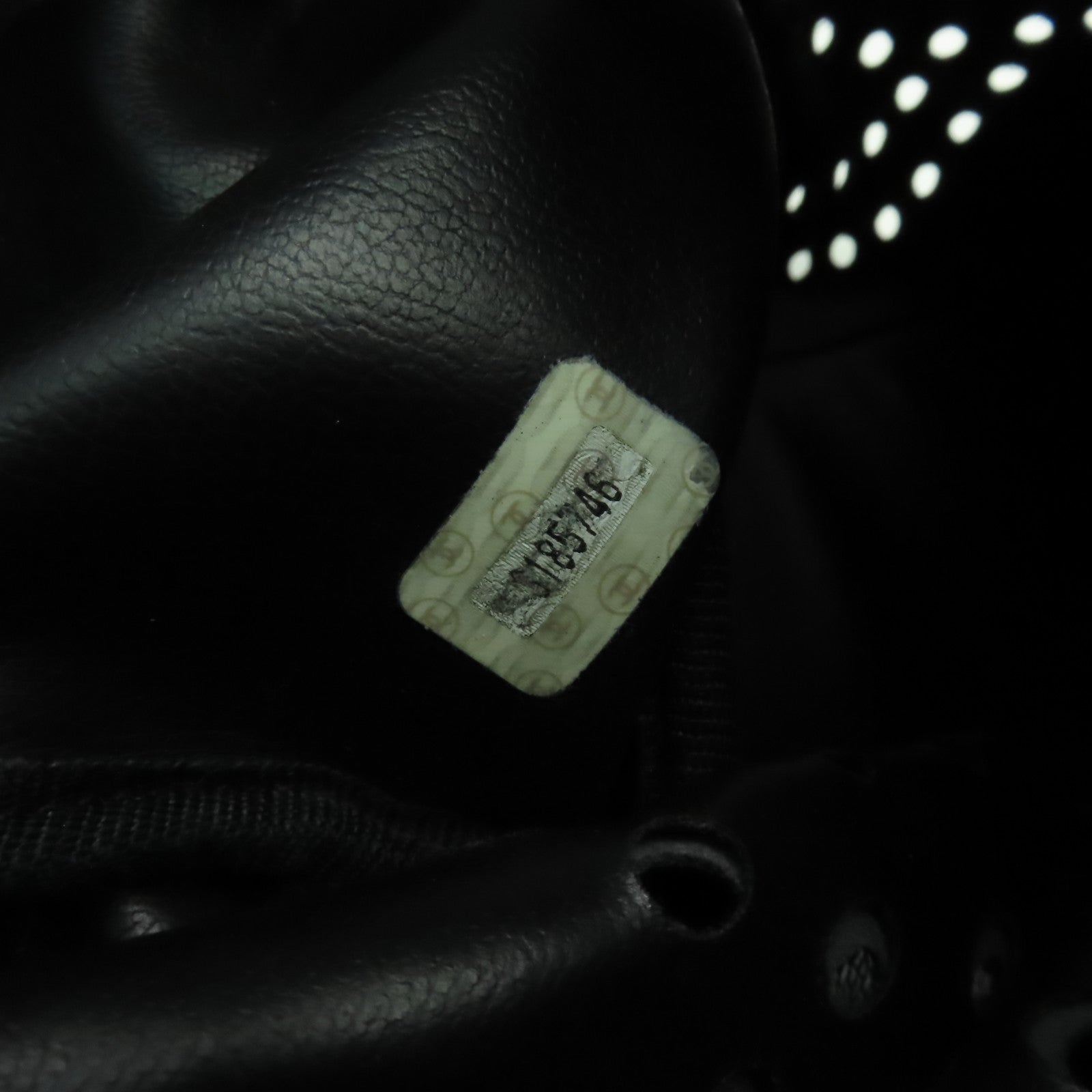 CHANEL Caviar皮革Drawstring Shoulder Bag金扣鏈帶肩背袋黑色