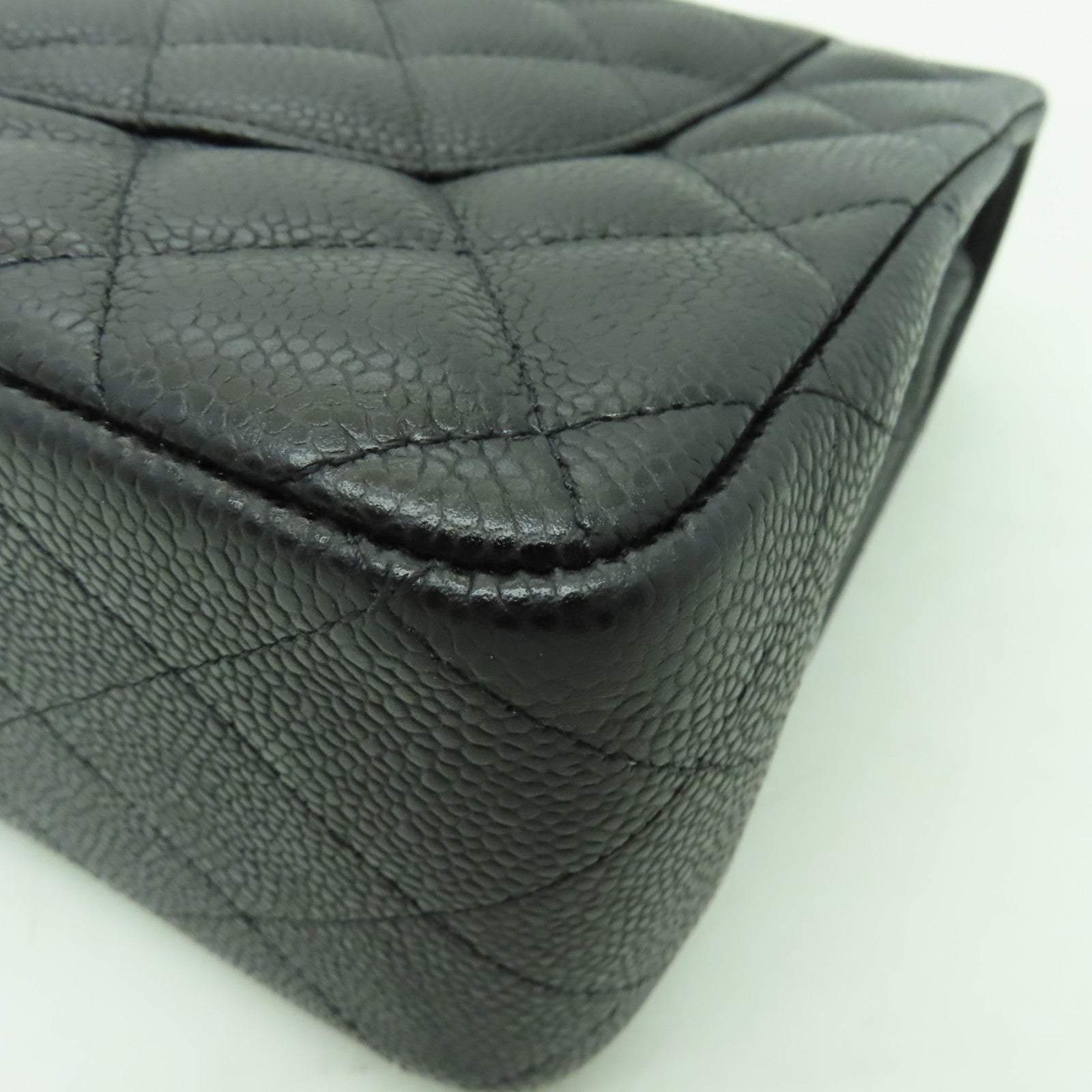 CHANEL 菱格Caviar皮革Classic Flap 30金扣鏈帶肩背袋黑色