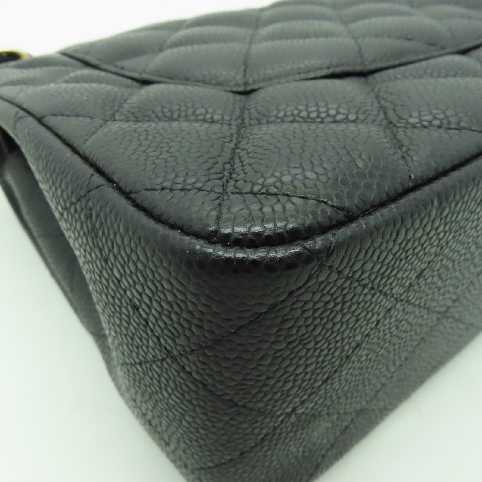 CHANEL 菱格Caviar皮革Classic Flap 30金扣鏈帶肩背袋黑色
