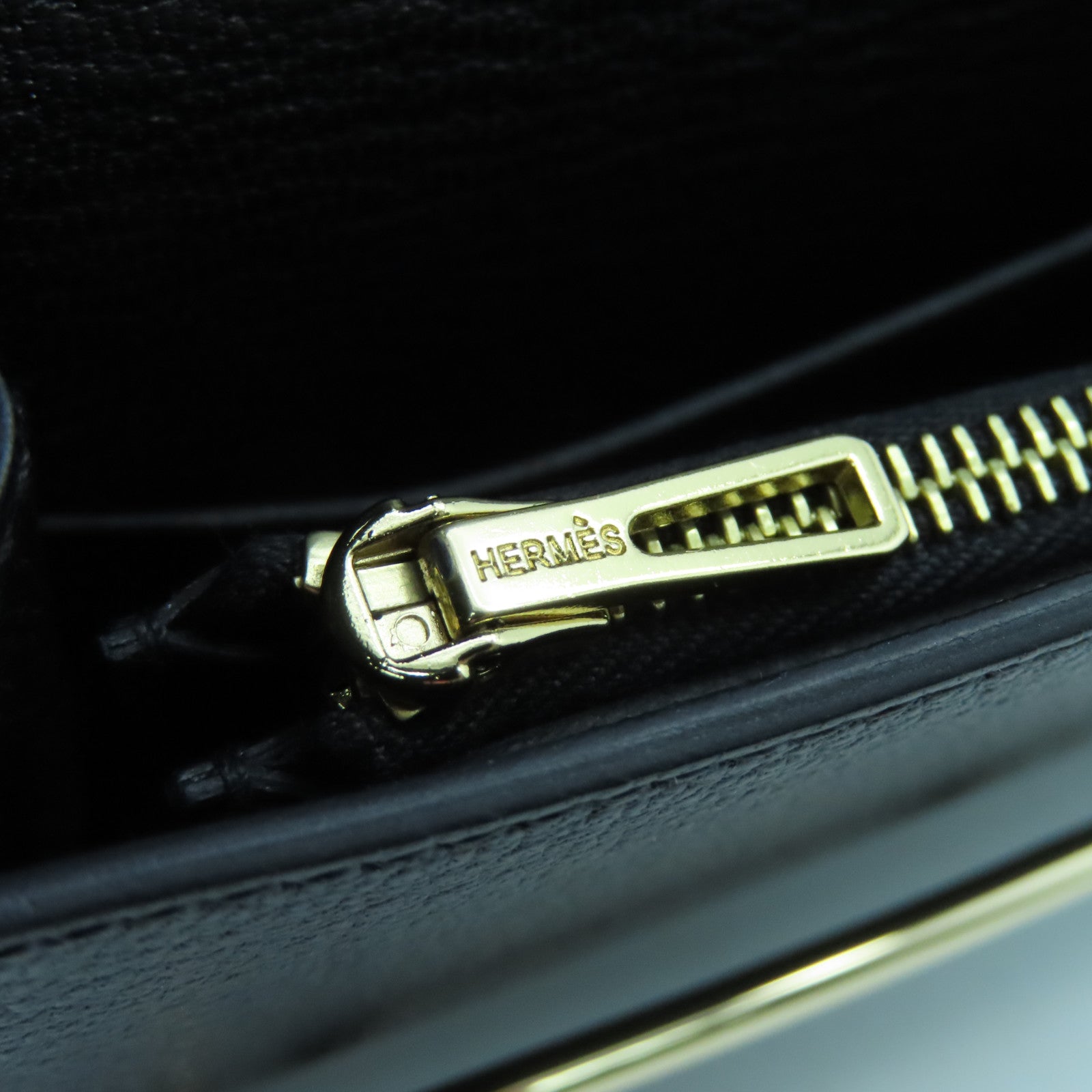 HERMES Chevre皮革Pouch金扣手拿包黑色