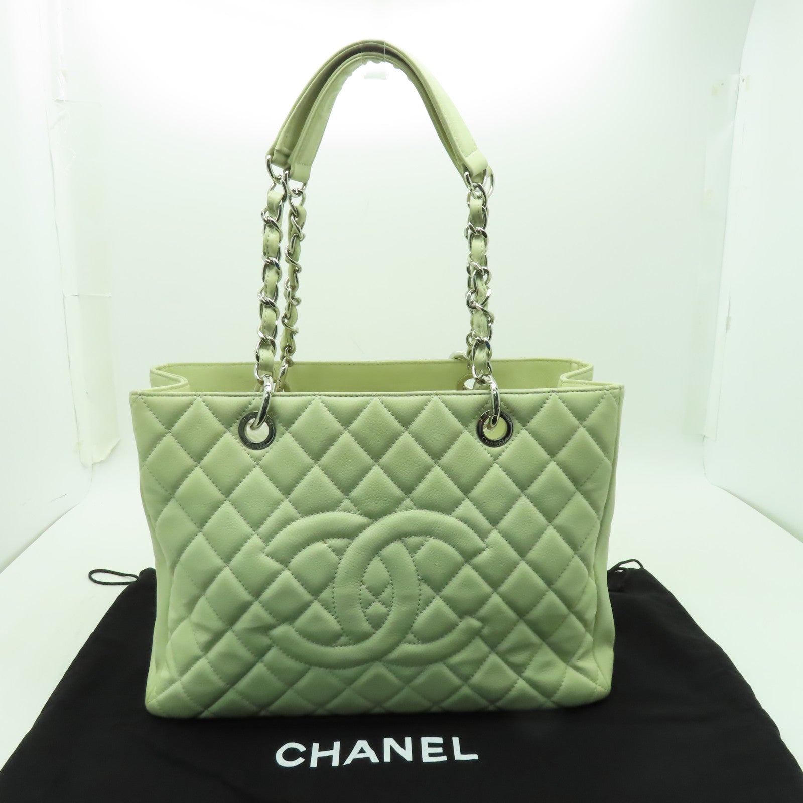 CHANEL 菱格Caviar皮革GST銀扣鏈帶肩背袋米色
