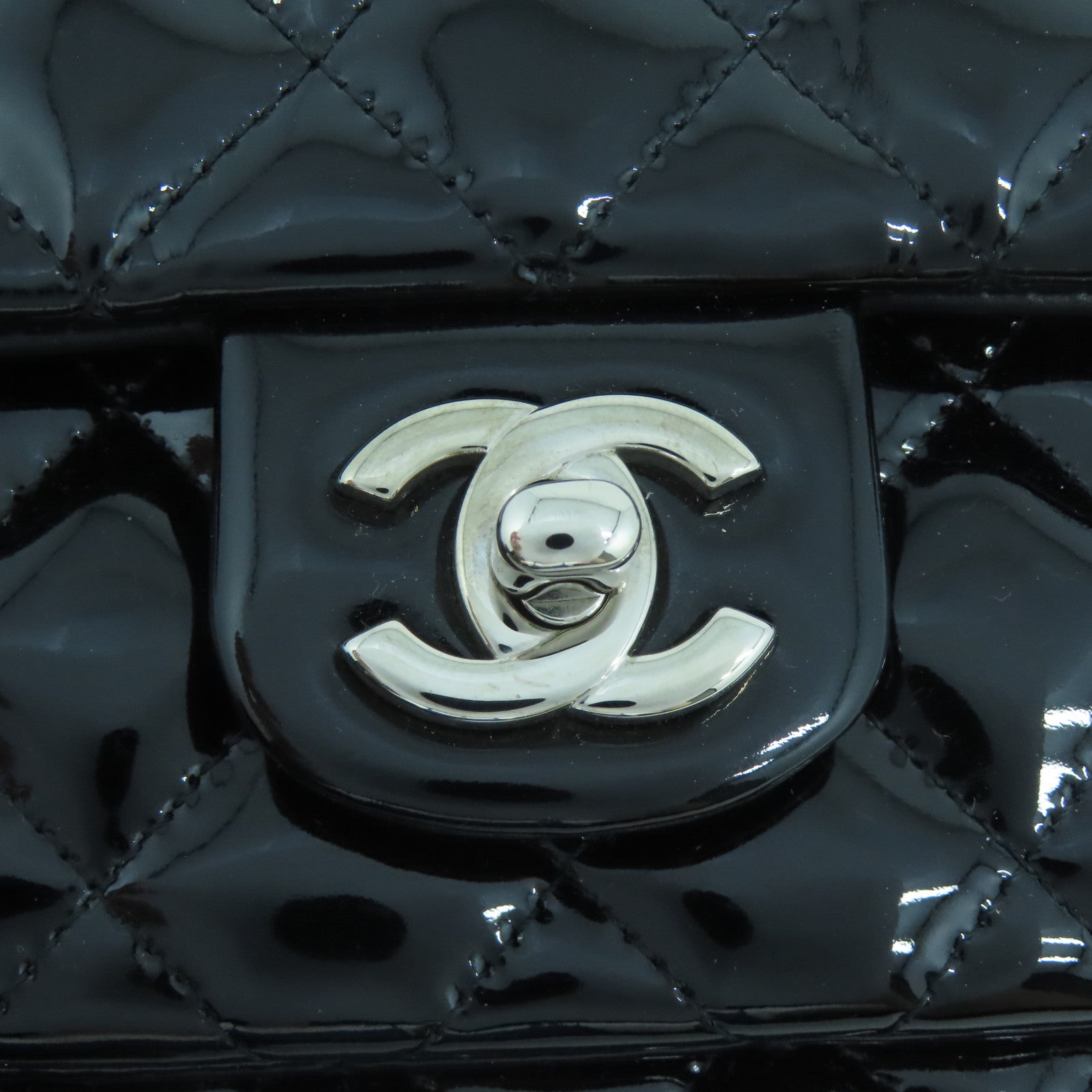 CHANEL 【激減優惠】菱格漆皮皮革Chain Shoulder銀扣鏈帶肩背袋黑色